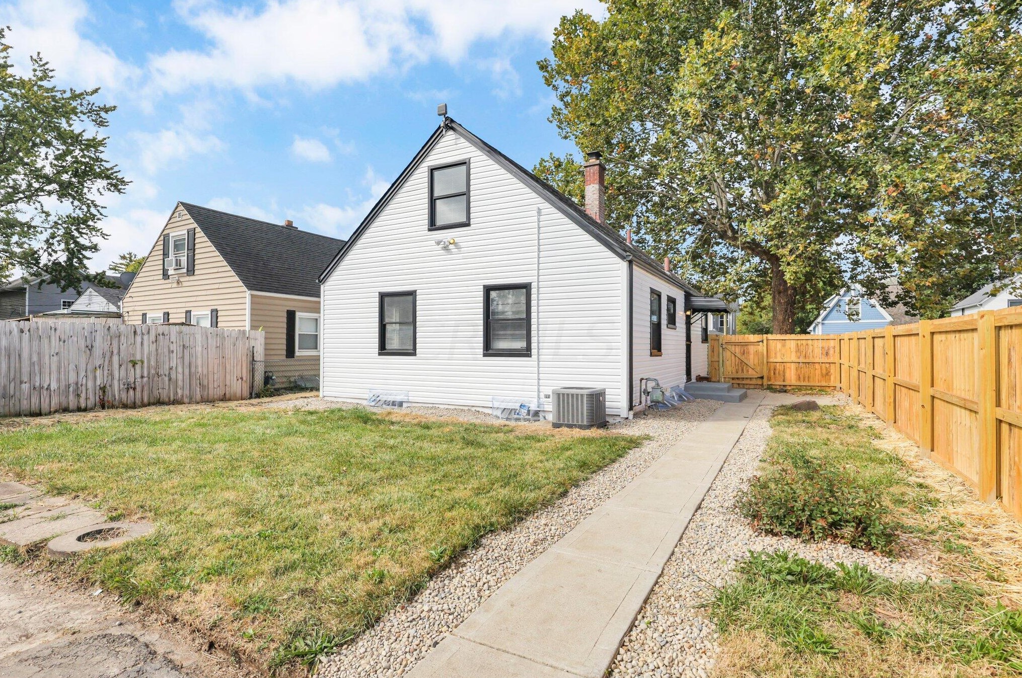 188 Clarendon Ave, Columbus OH 43223-1007 exterior