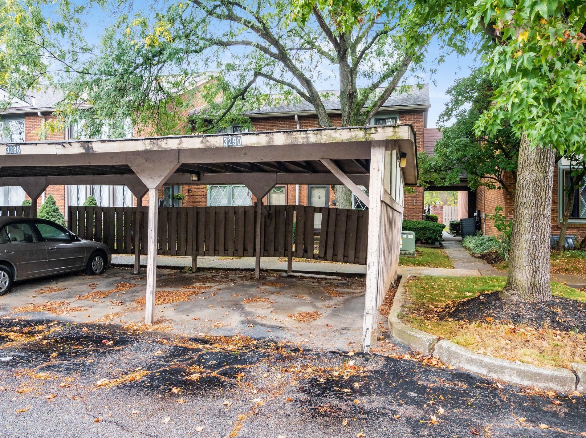 3290 Valley Ln, Columbus OH 43231-3117 exterior