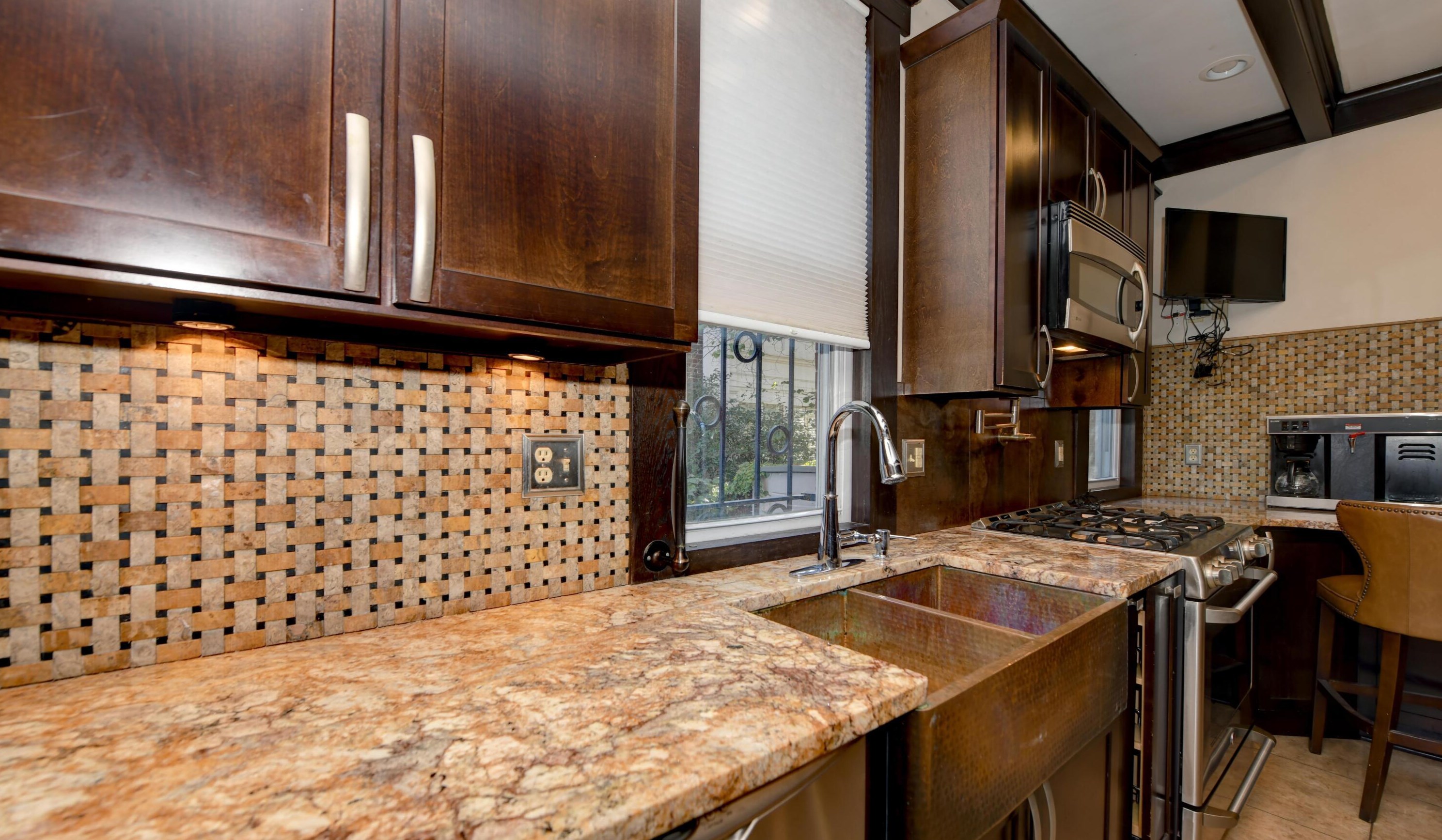 54 Woodland Ave, Columbus OH 43203-1279 exterior