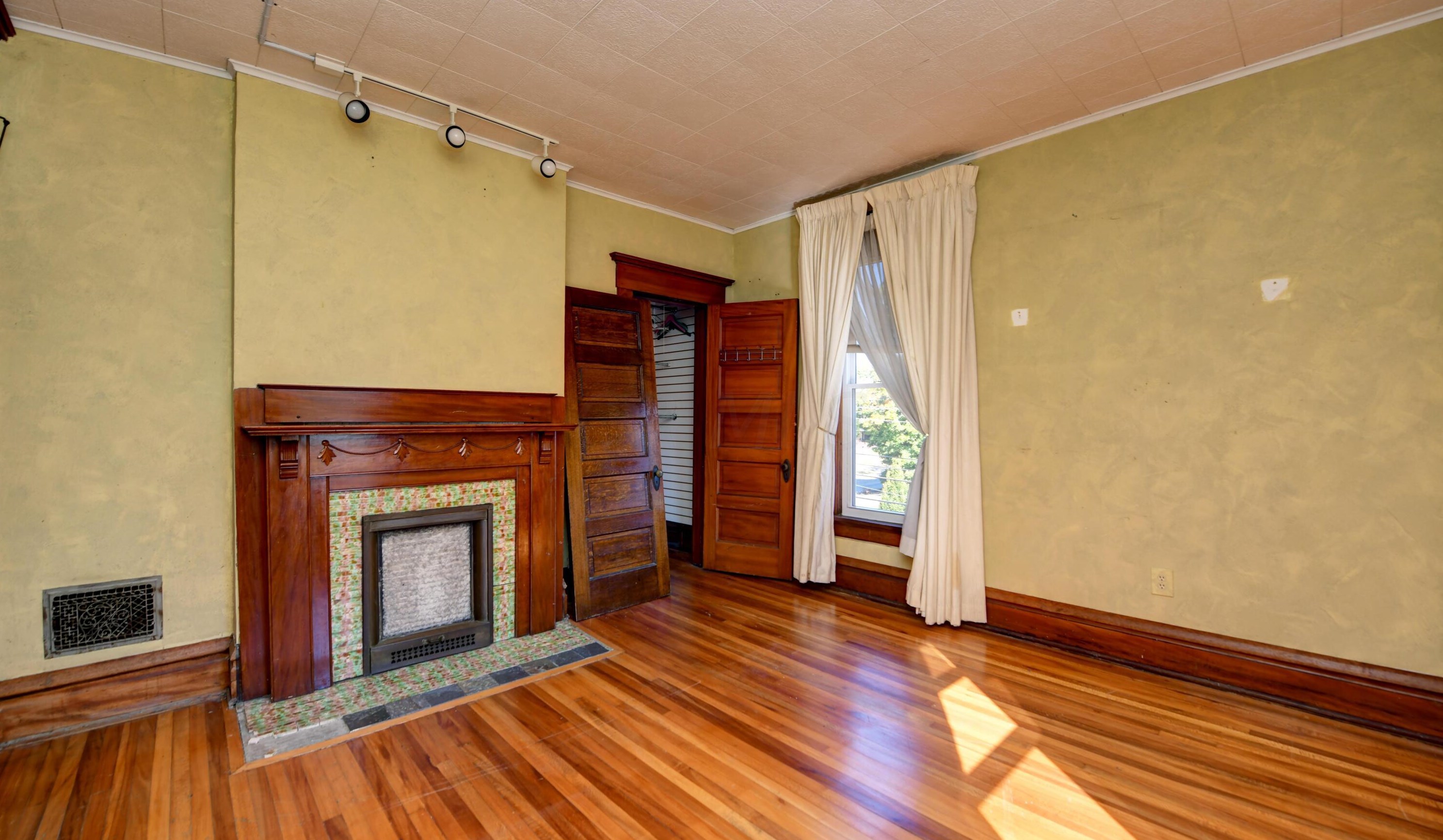 54 Woodland Ave, Columbus OH 43203-1279 exterior