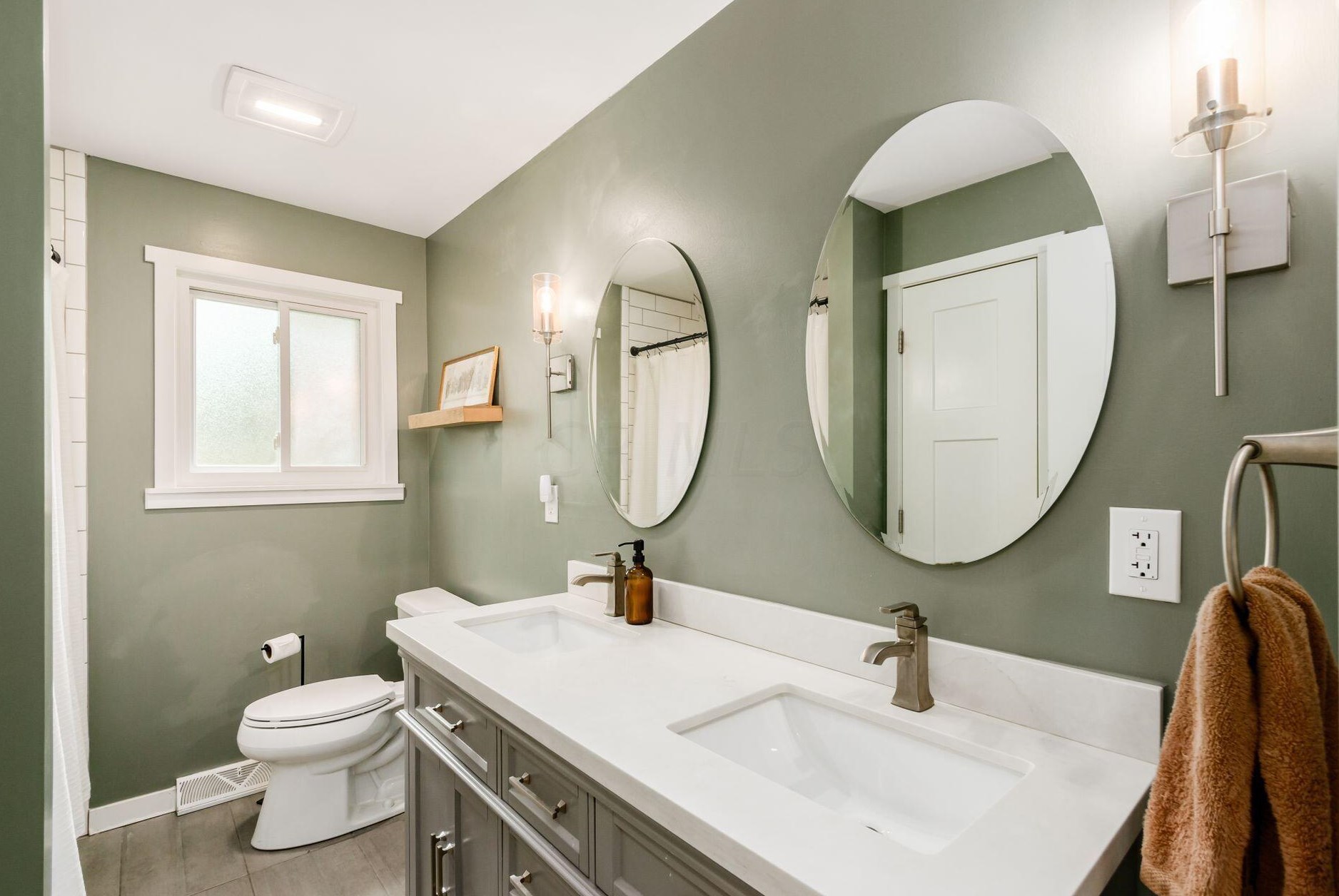 2643 Shrewsbury Rd, Columbus OH  43221-1124 exterior