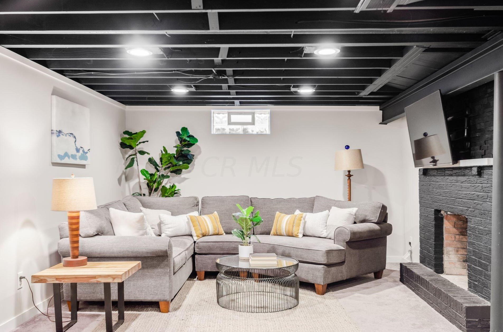 2643 Shrewsbury Rd, Columbus OH  43221-1124 exterior