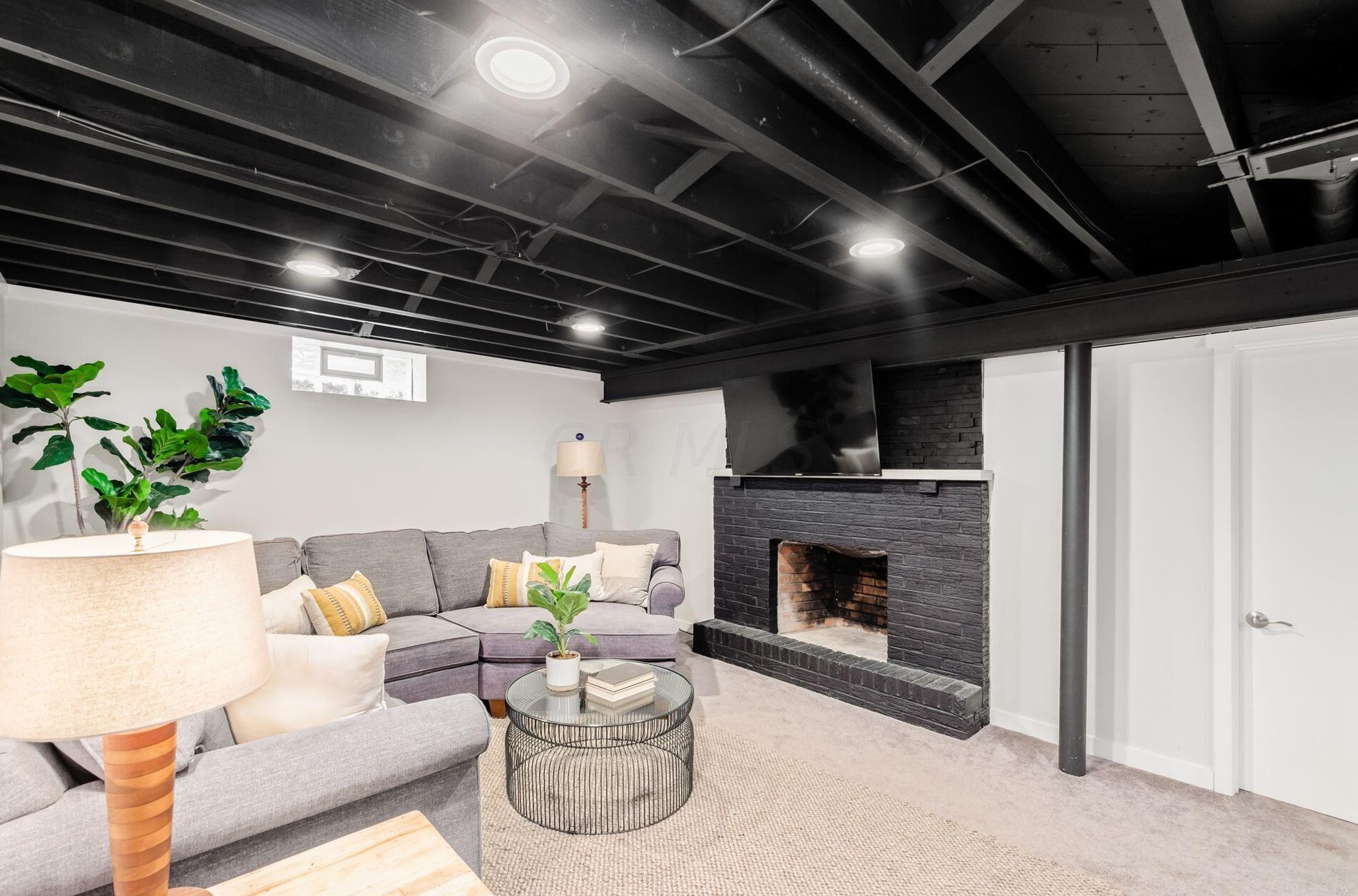 2643 Shrewsbury Rd, Columbus OH  43221-1124 exterior