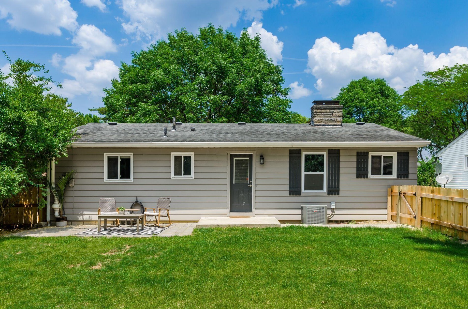 2643 Shrewsbury Rd, Columbus OH  43221-1124 exterior