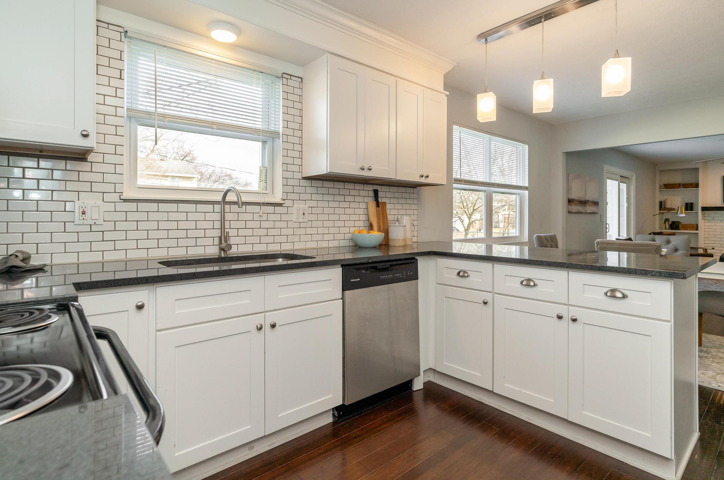 1572 Austin Dr, Columbus OH 43220-3103 exterior