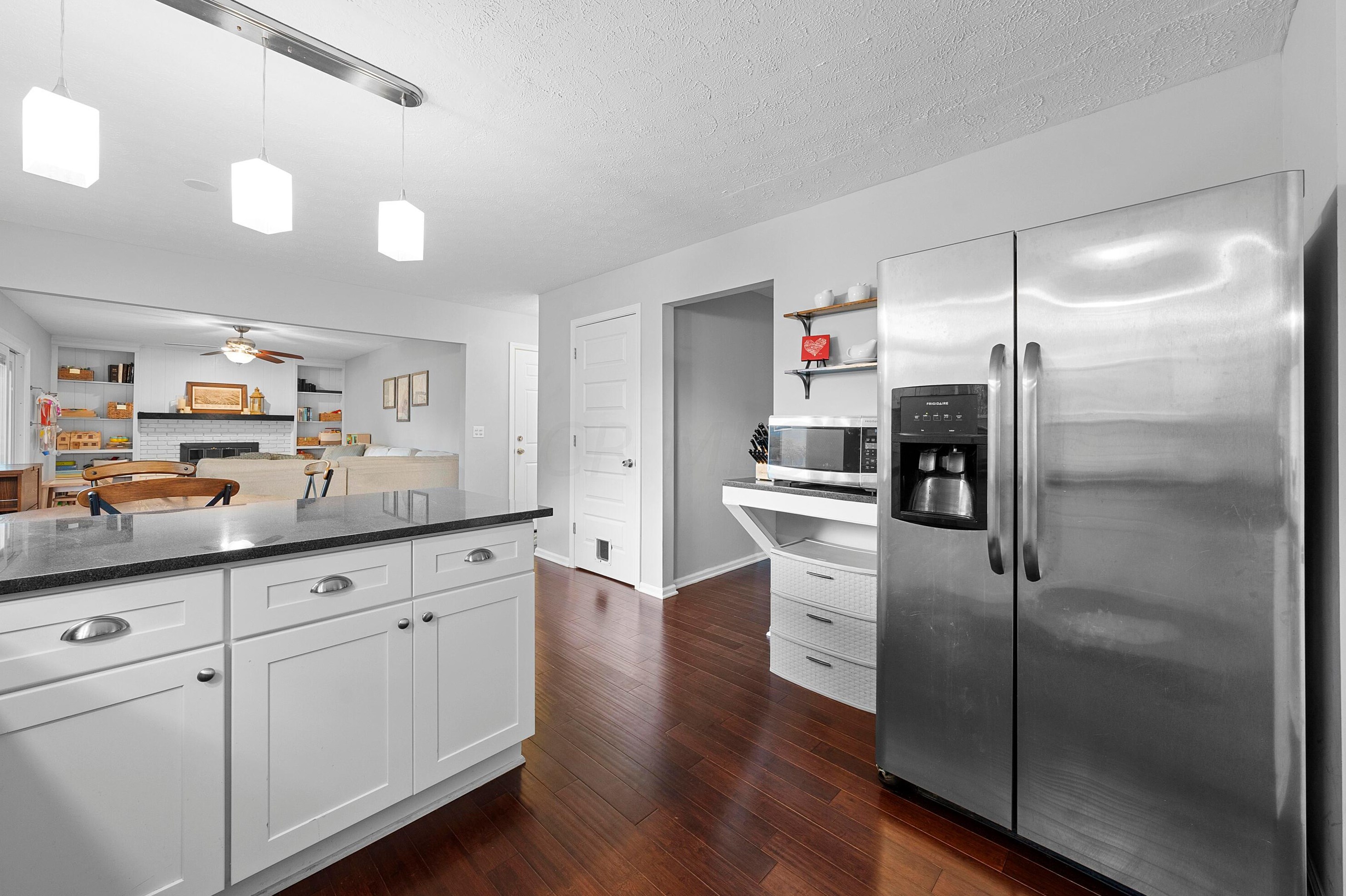 1572 Austin Dr, Columbus OH 43220-3103 exterior