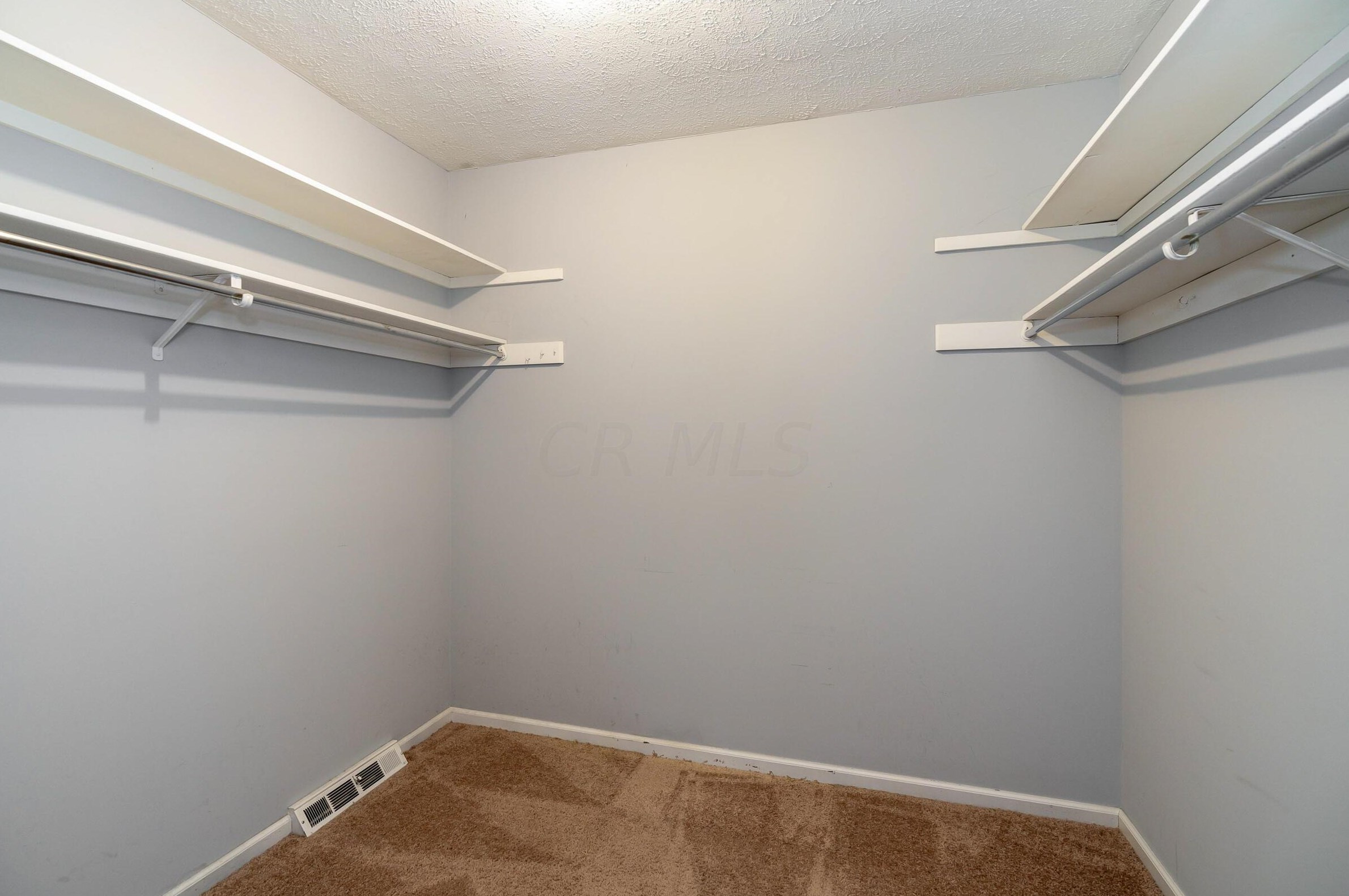 1572 Austin Dr, Columbus OH 43220-3103 exterior