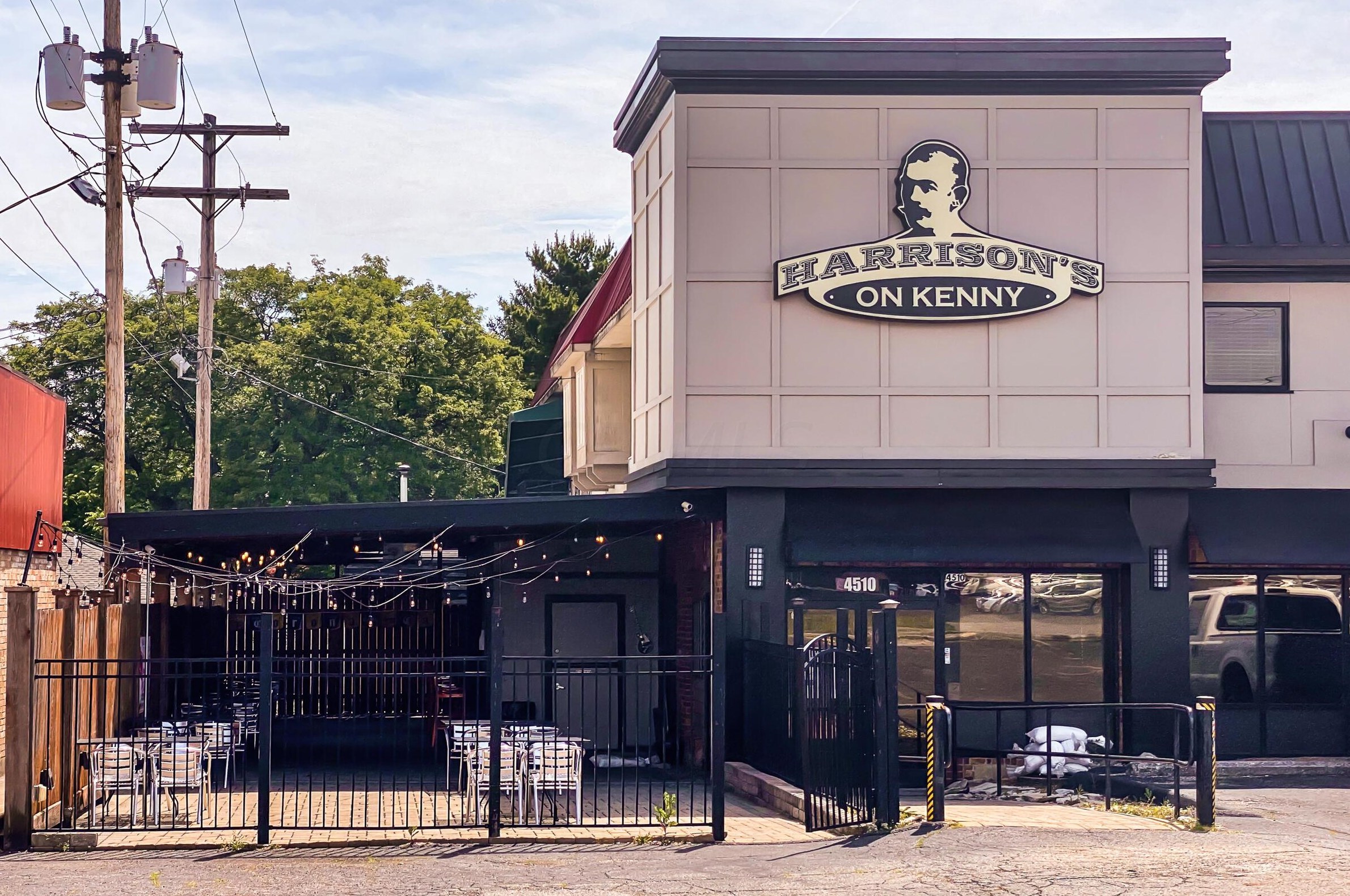 1572 Austin Dr, Columbus OH 43220-3103 exterior