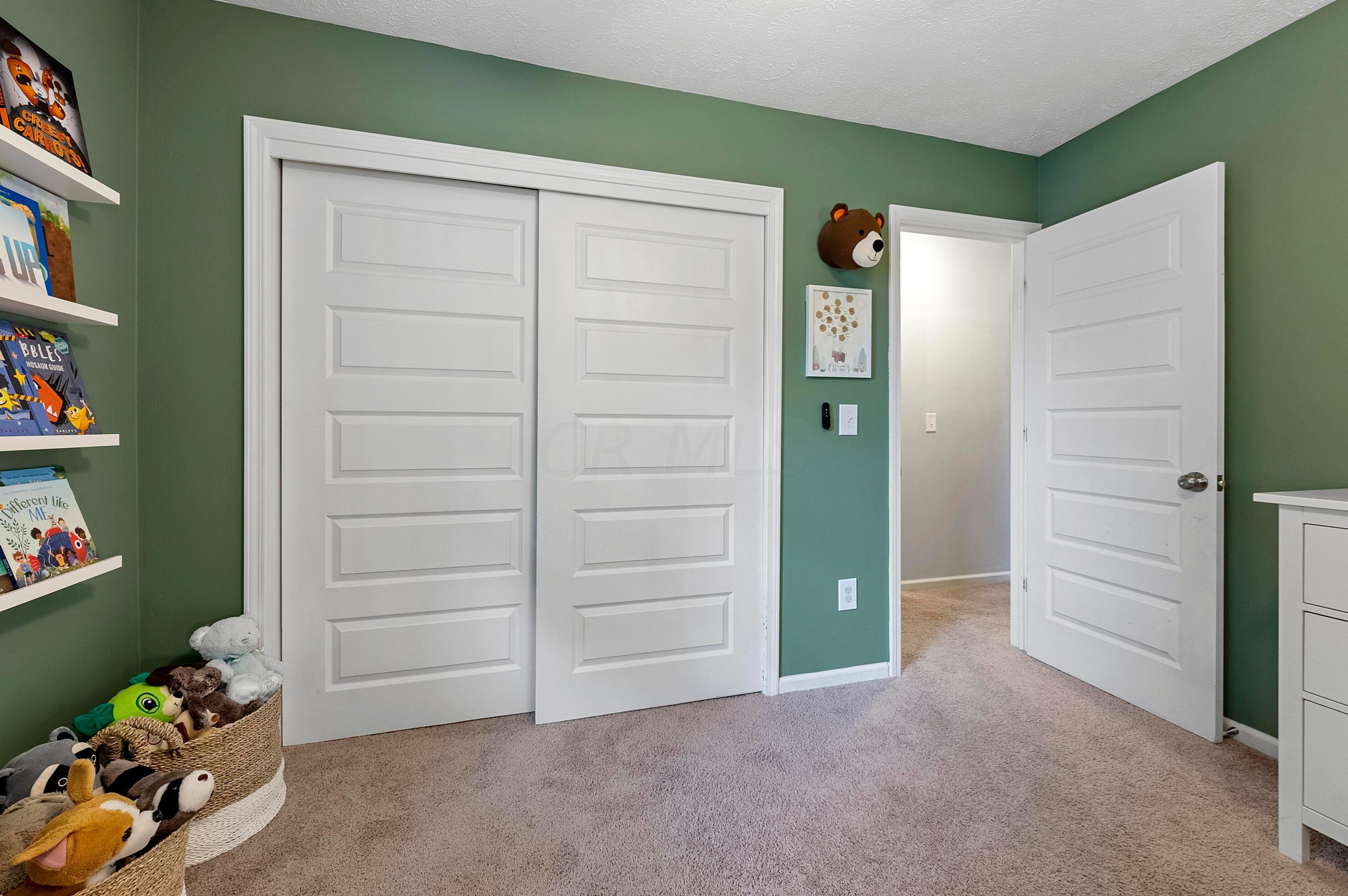 1572 Austin Dr, Columbus OH 43220-3103 exterior