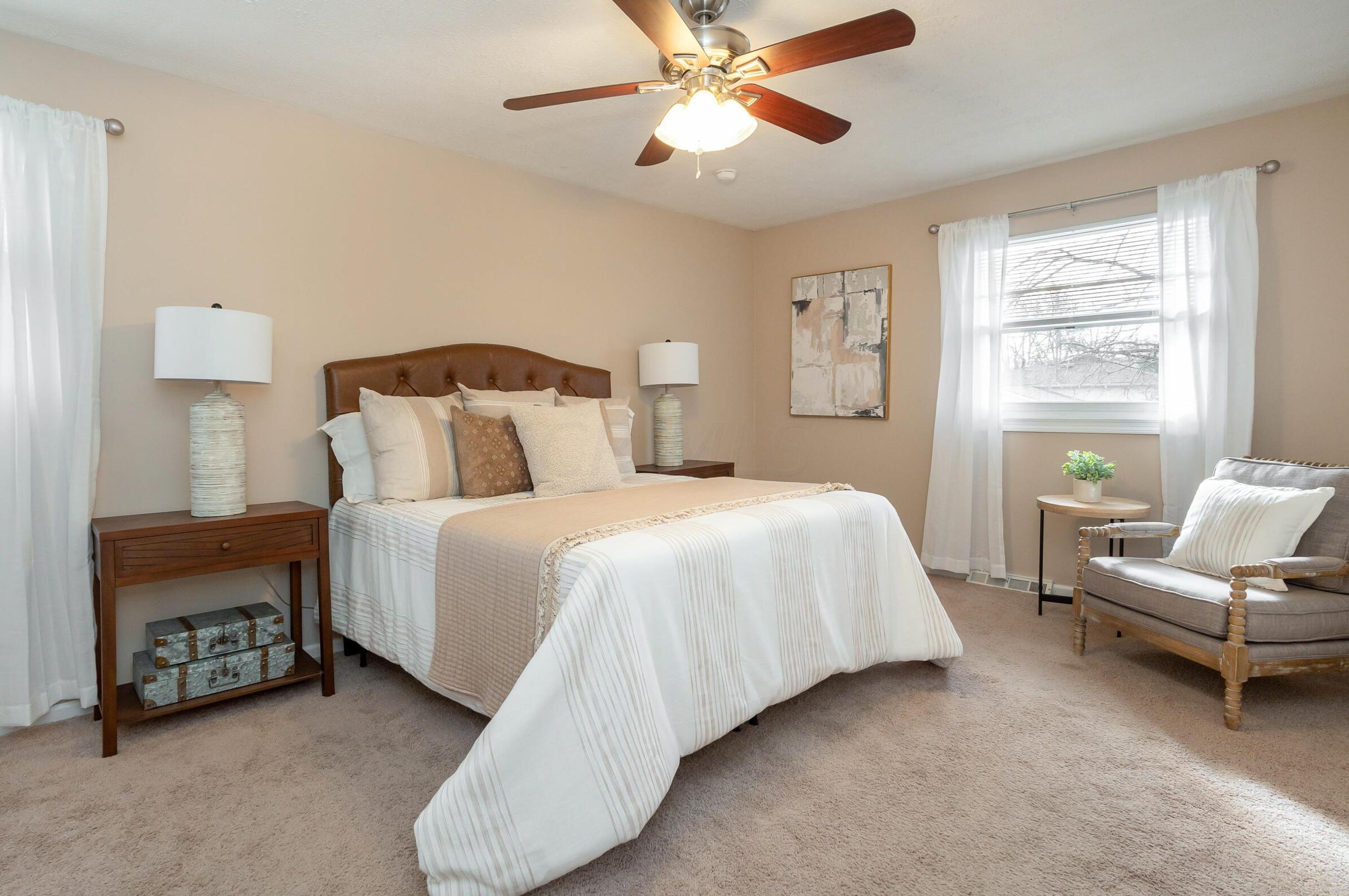 1572 Austin Dr, Columbus OH 43220-3103 exterior