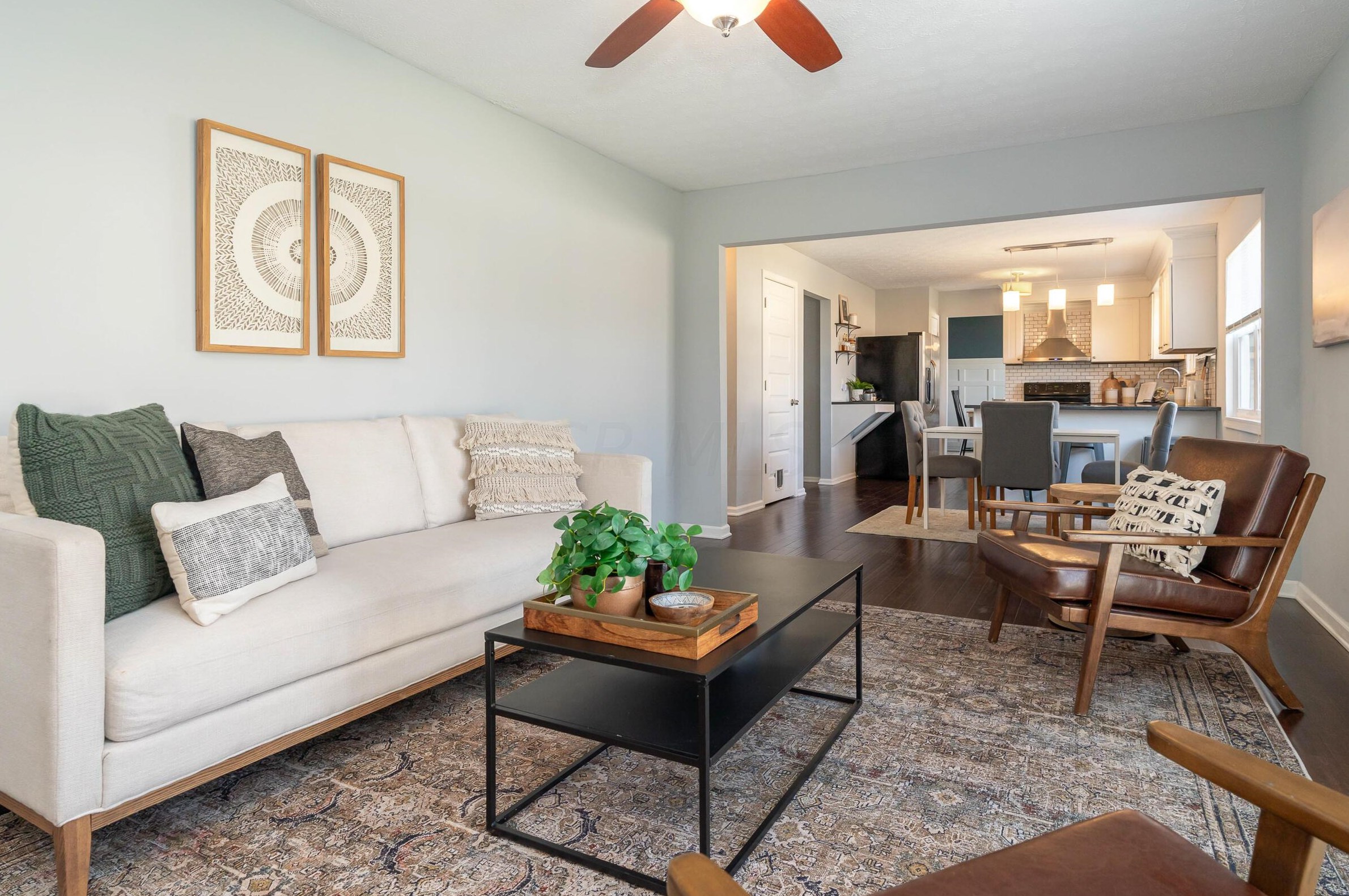 1572 Austin Dr, Columbus OH 43220-3103 exterior