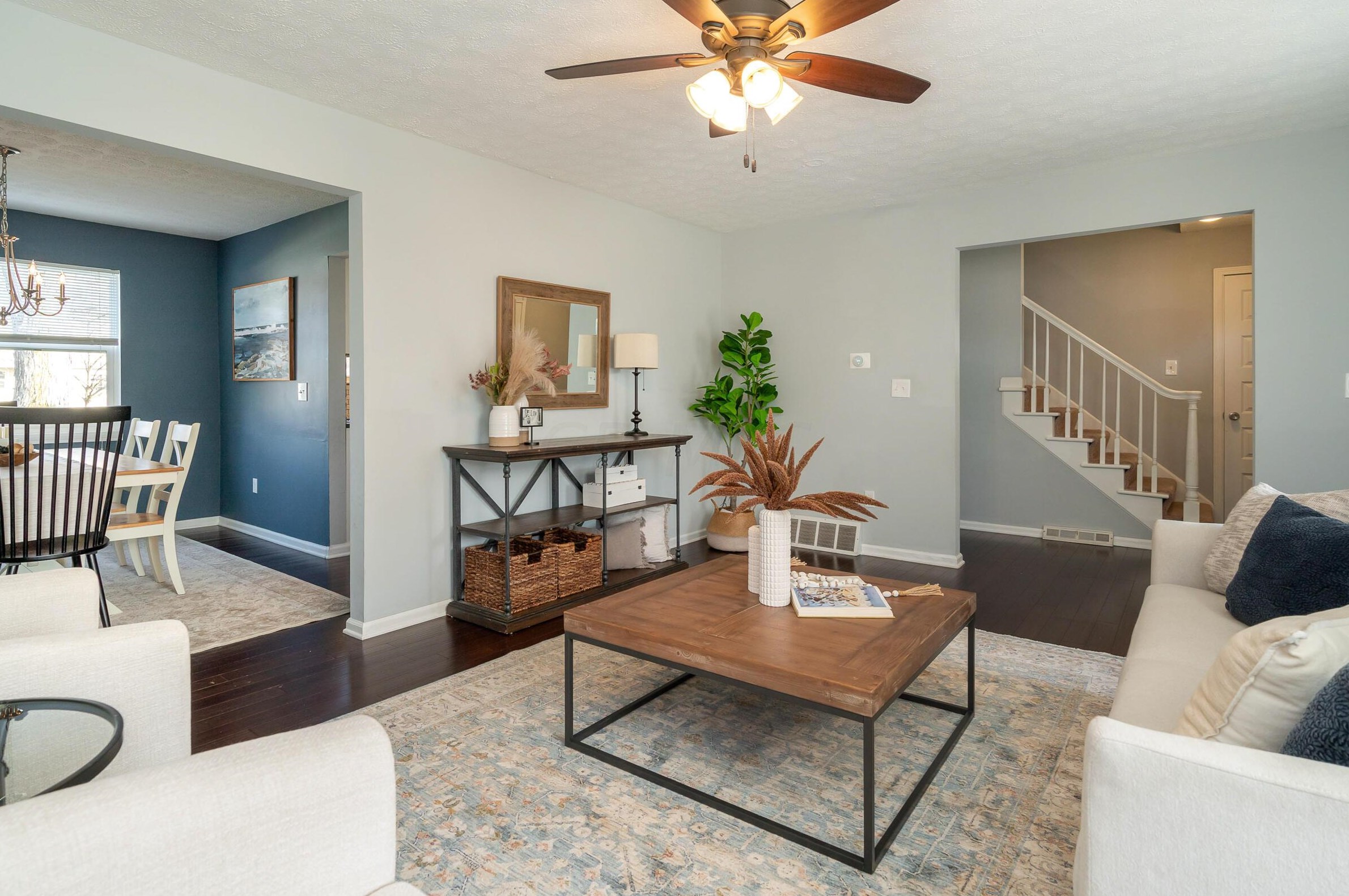 1572 Austin Dr, Columbus OH 43220-3103 exterior