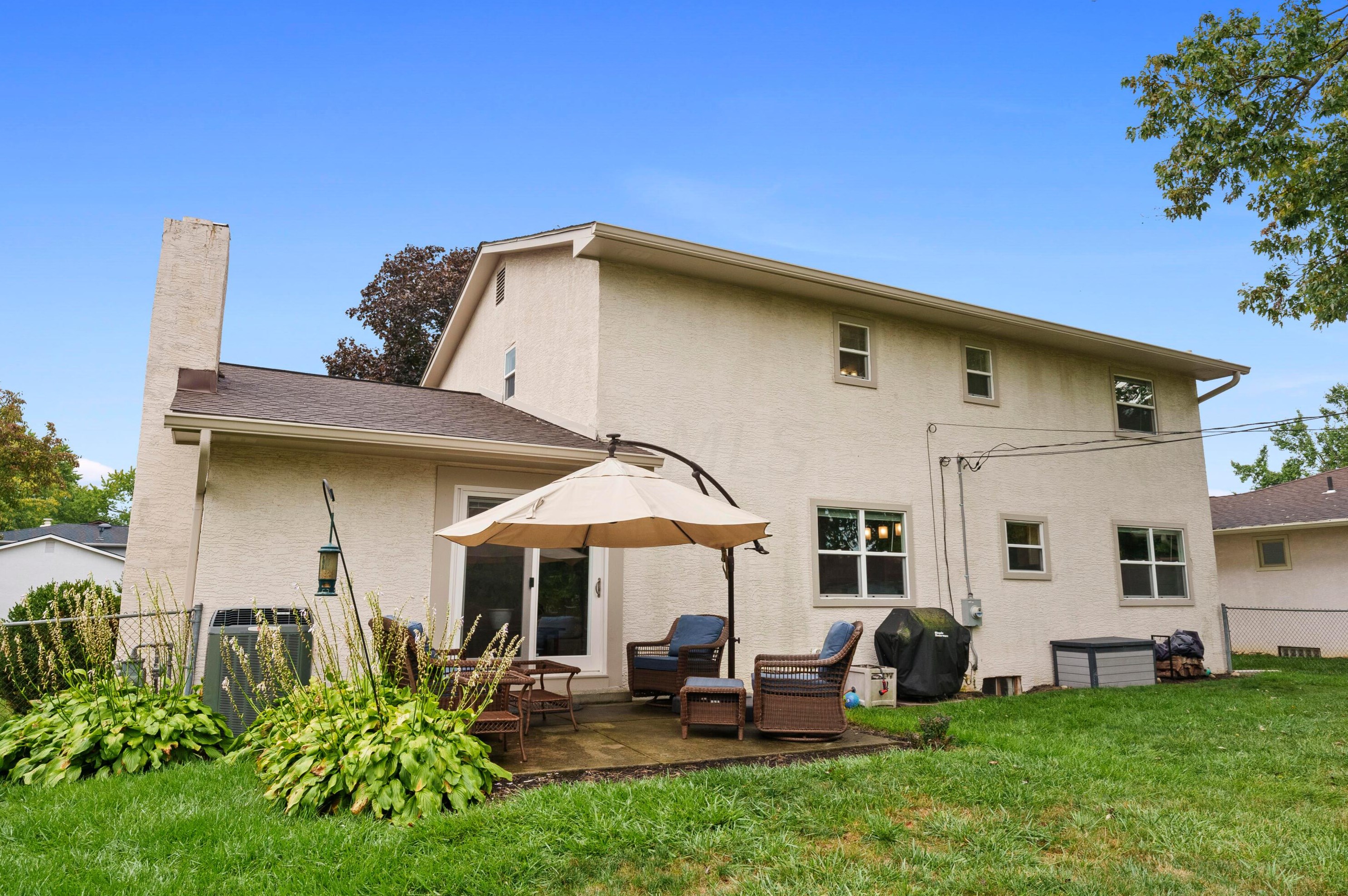 1572 Austin Dr, Columbus OH 43220-3103 exterior