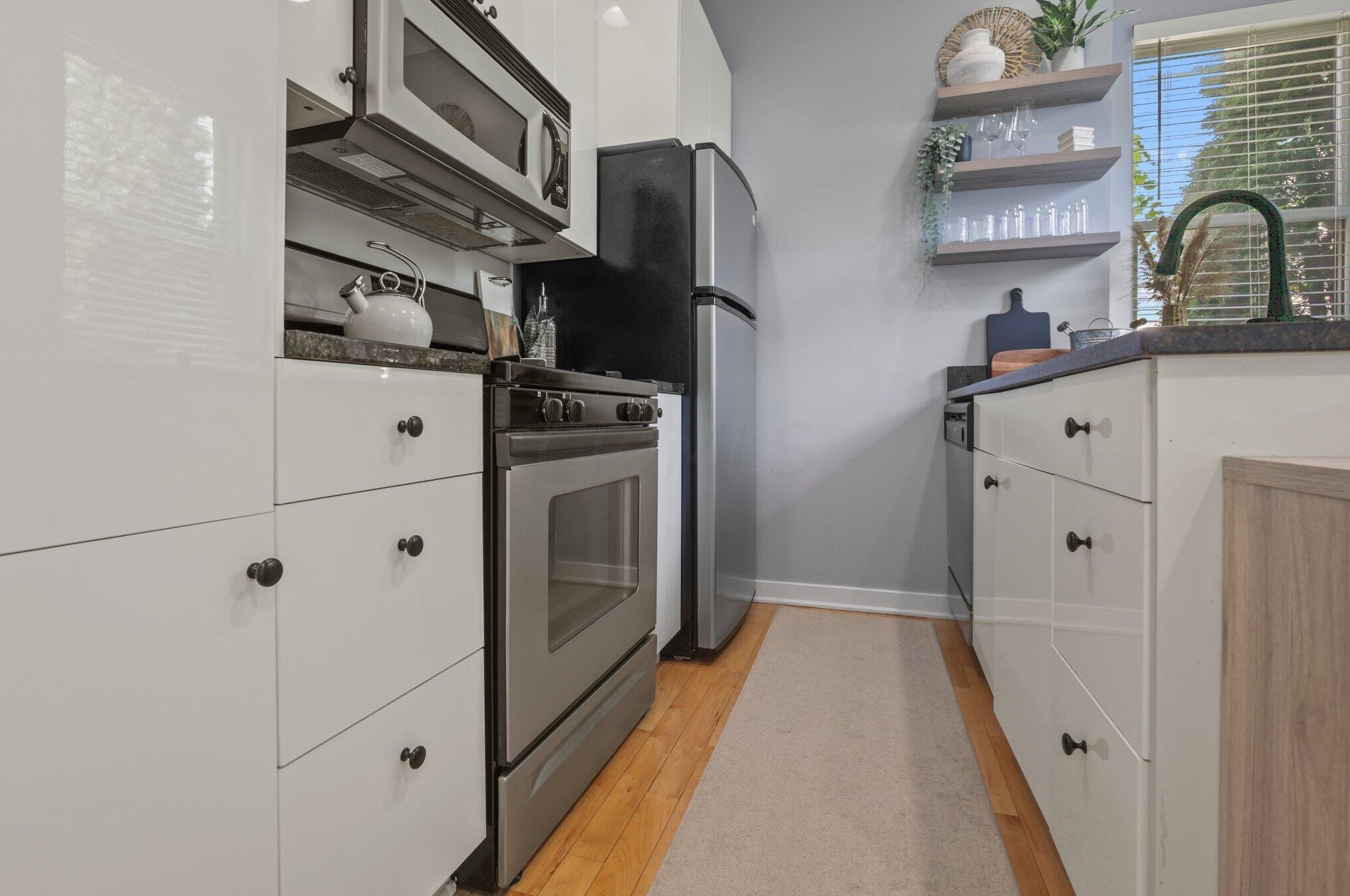 1094 Highland St, Columbus OH 43201-3277 exterior