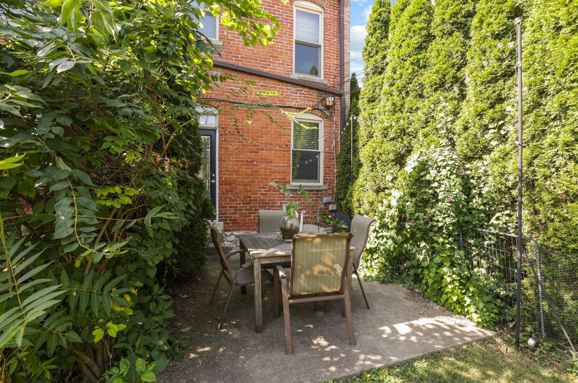 1094 Highland St, Columbus OH 43201-3277 exterior