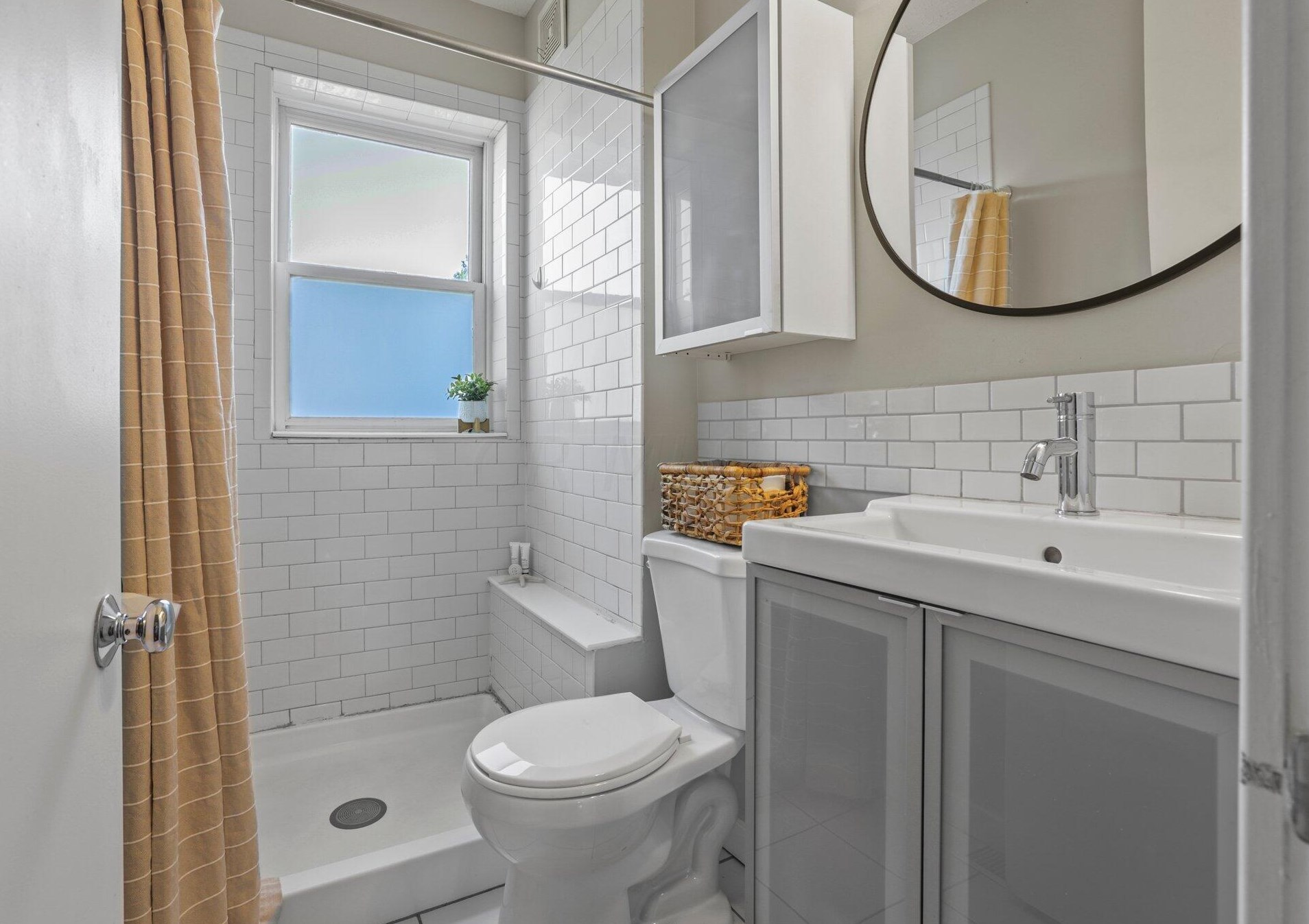 1094 Highland St, Columbus OH 43201-3277 exterior