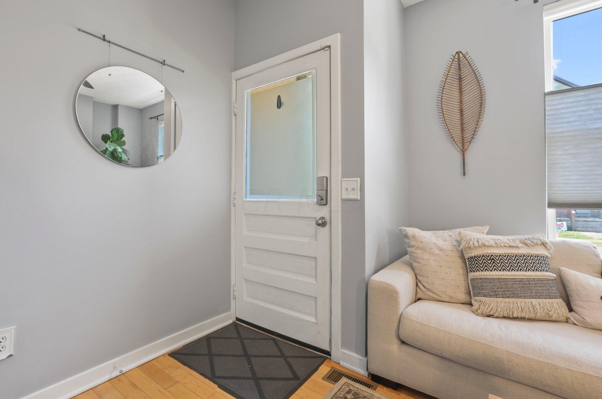 1094 Highland St, Columbus OH 43201-3277 exterior