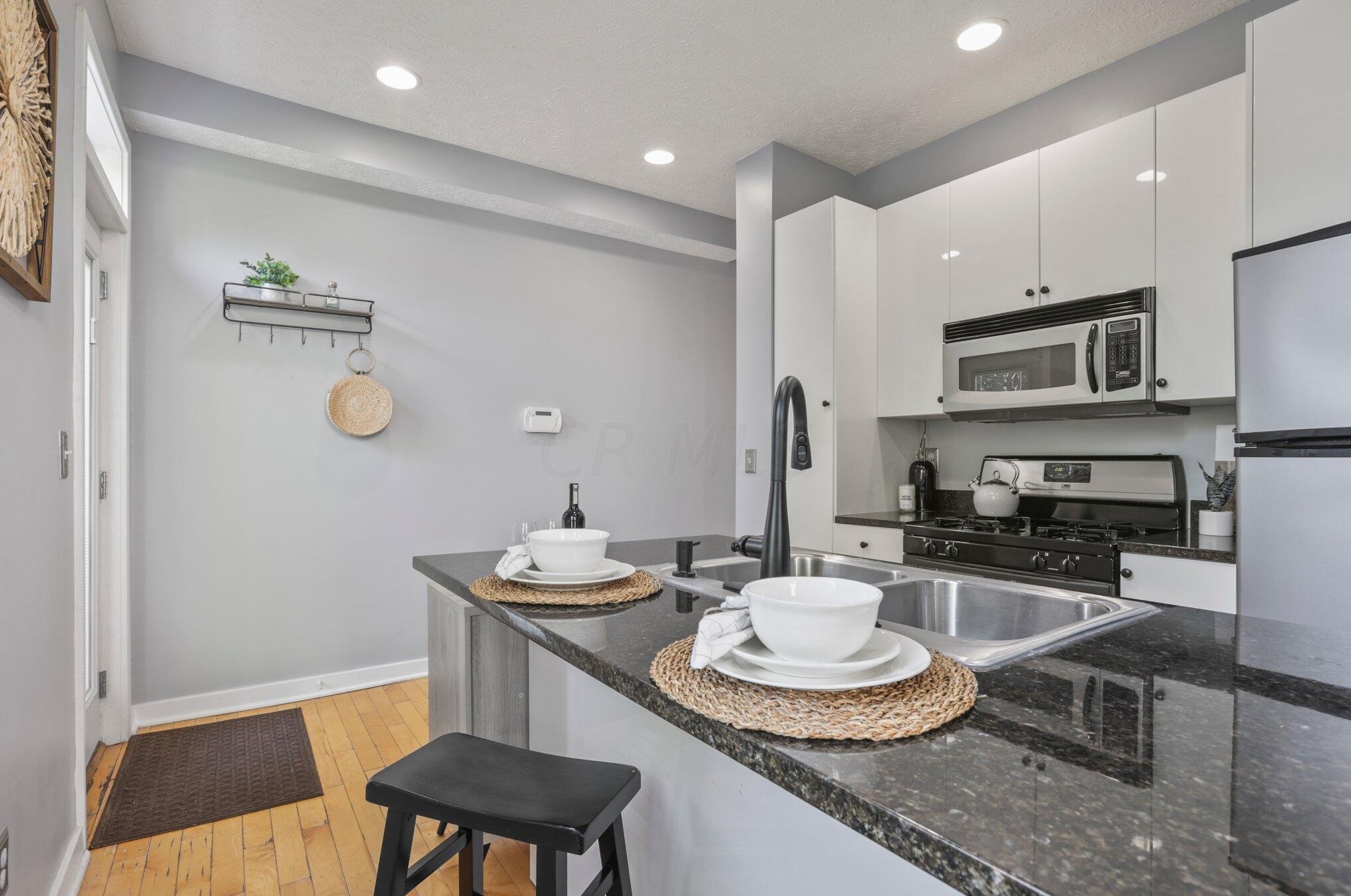 1094 Highland St, Columbus OH 43201-3277 exterior