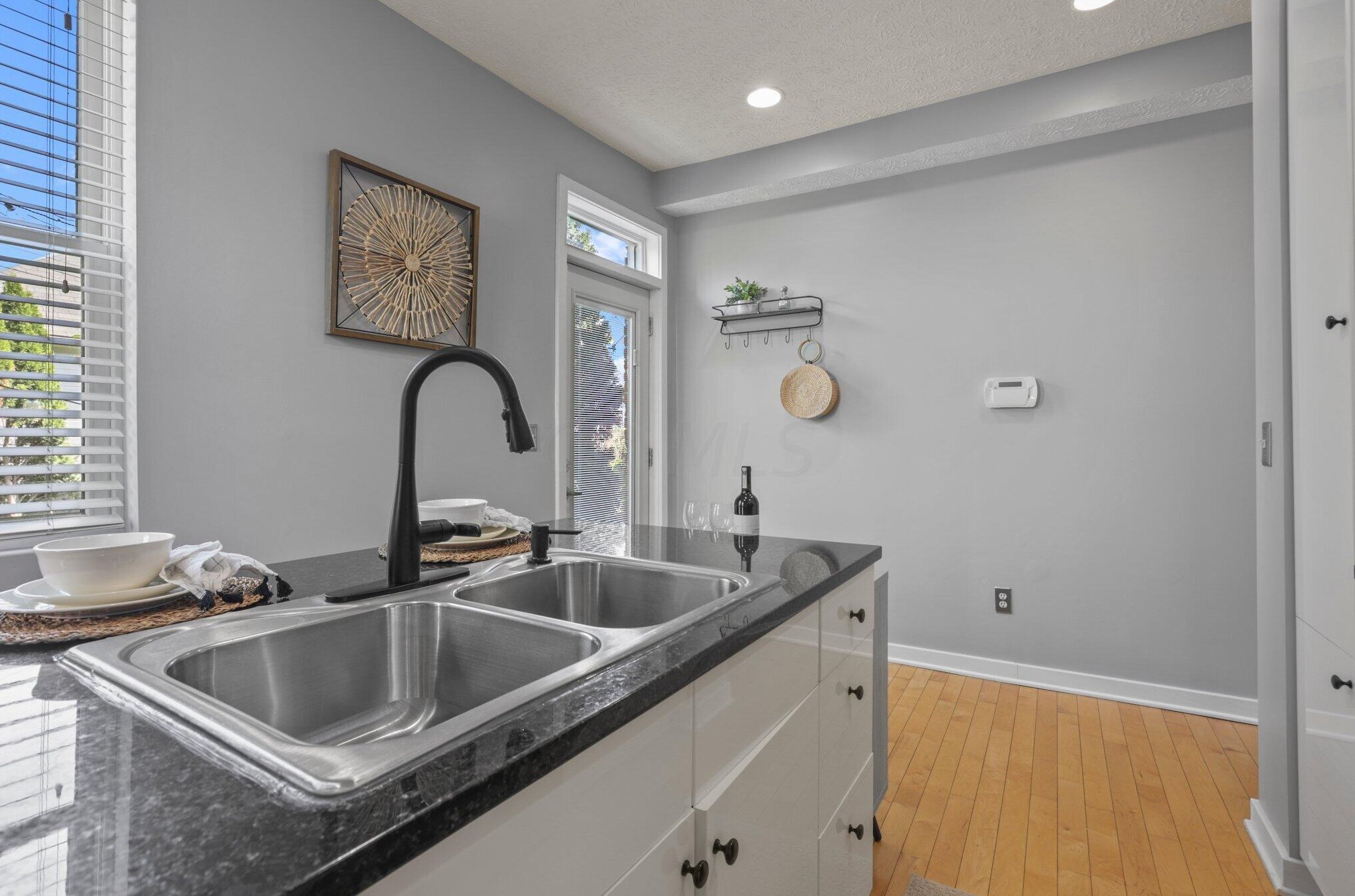 1094 Highland St, Columbus OH 43201-3277 exterior