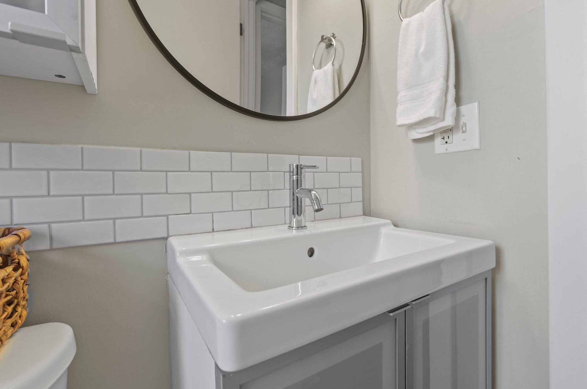 1094 Highland St, Columbus OH 43201-3277 exterior