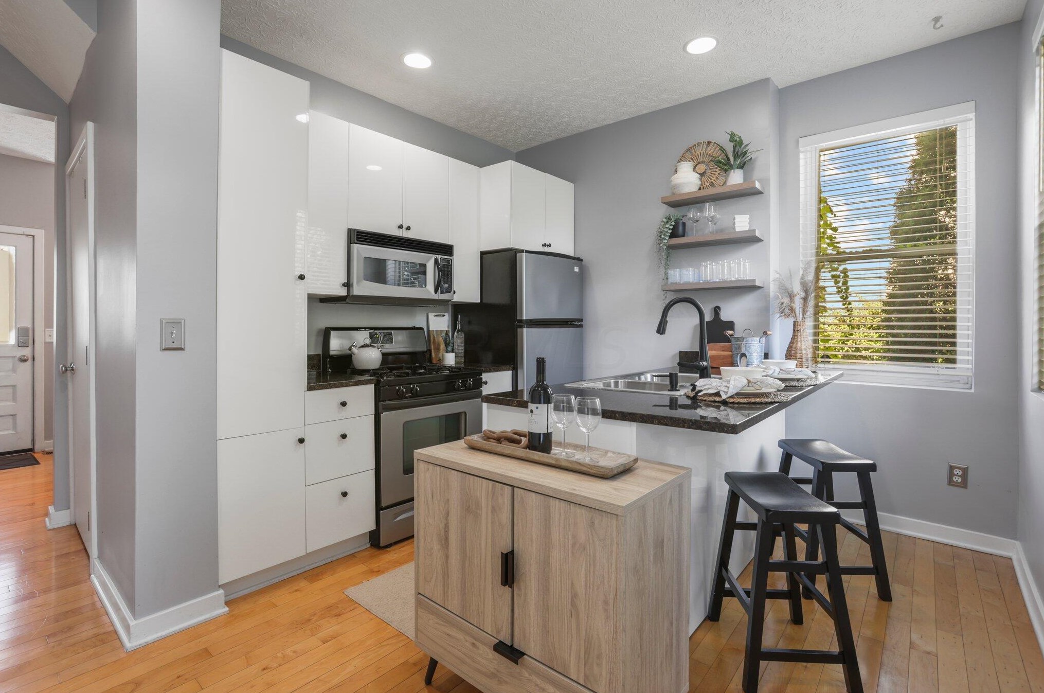 1094 Highland St, Columbus OH 43201-3277 exterior