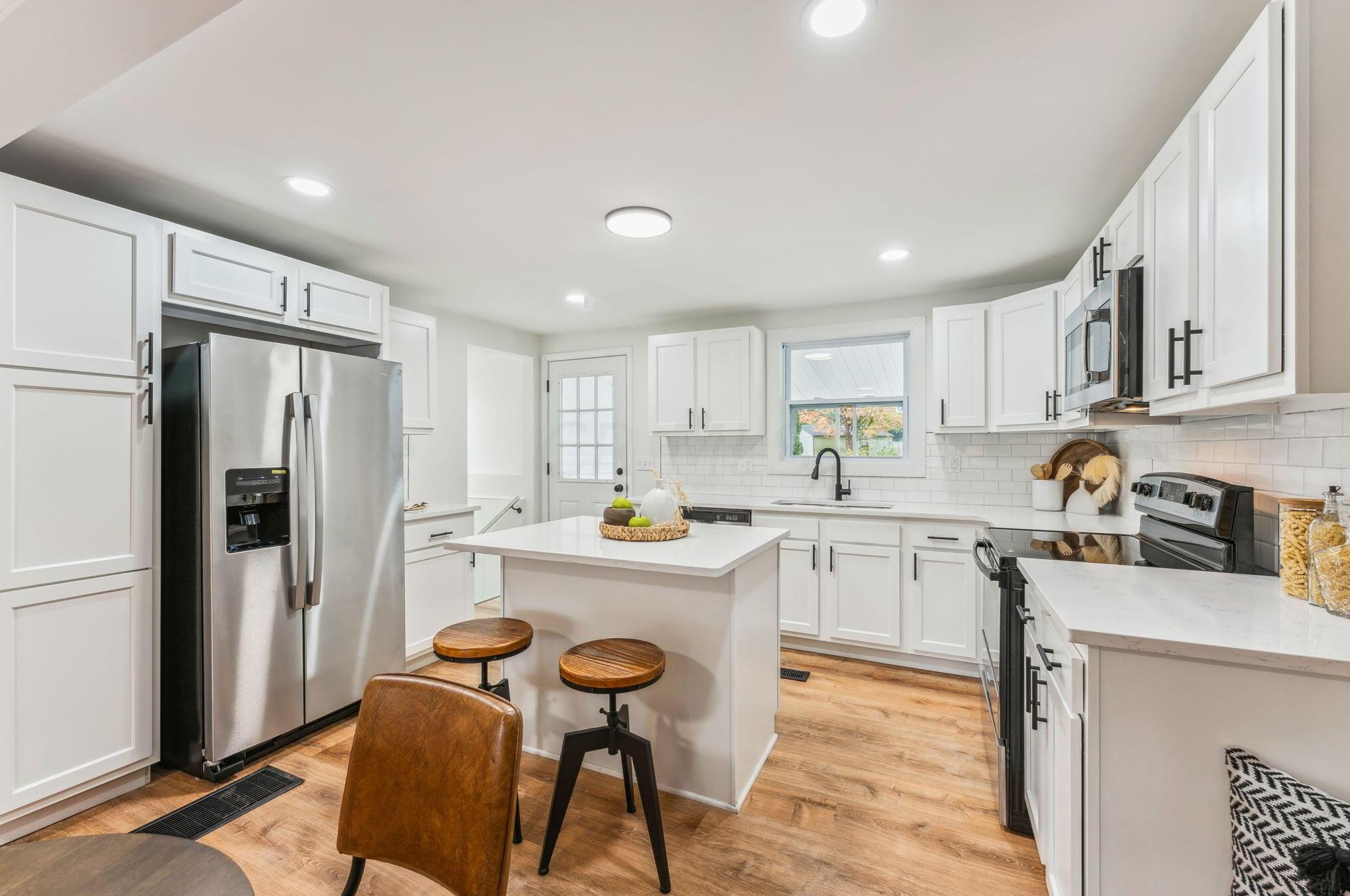 2027 Shawbury Ct, Columbus OH  43229-3856 exterior