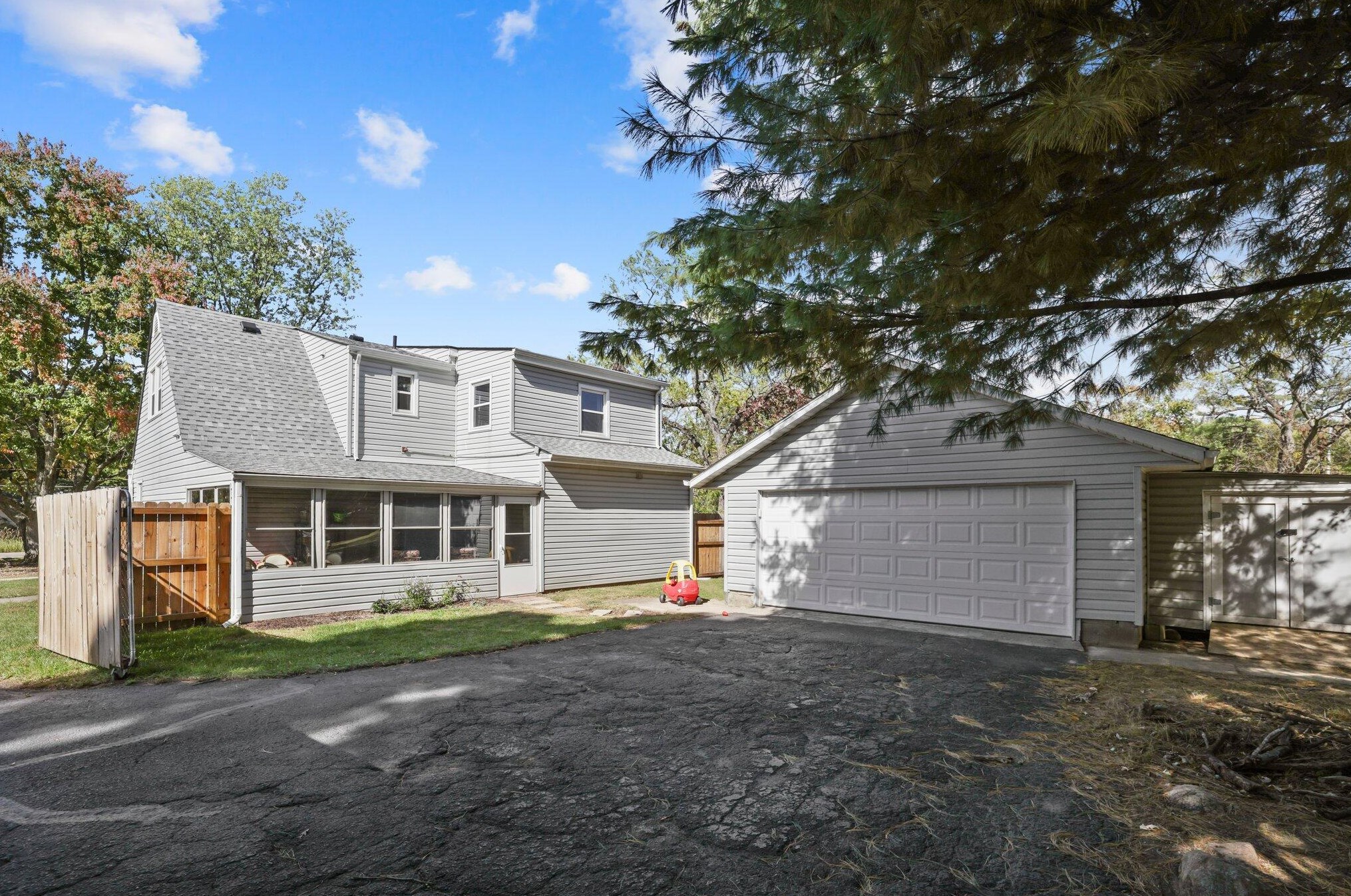 8200 Flint Rd, Columbus OH  43235-6411 exterior