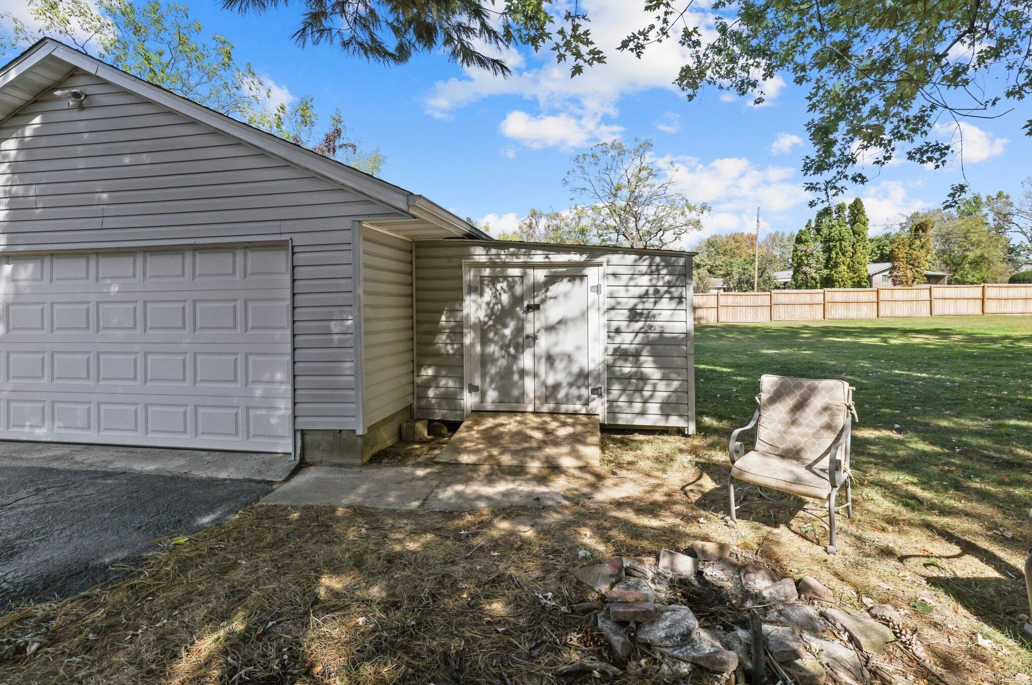 8200 Flint Rd, Columbus OH  43235-6411 exterior