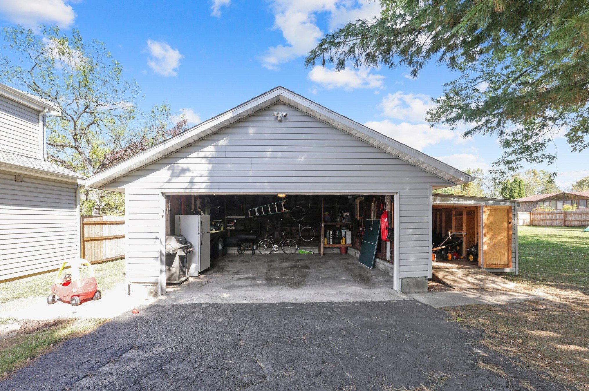 8200 Flint Rd, Columbus OH  43235-6411 exterior