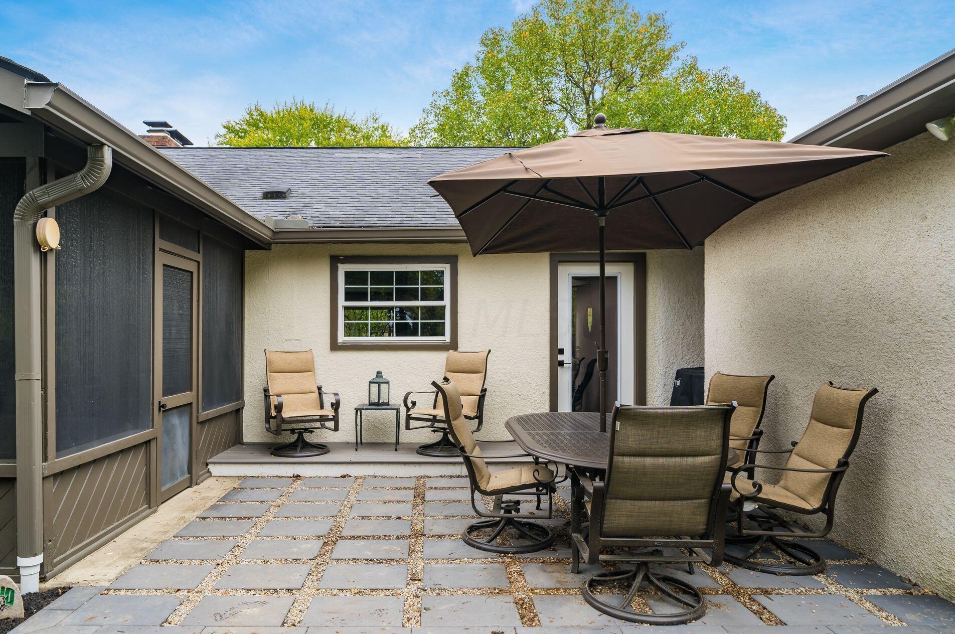 3871 Hillview Dr, Columbus OH 43220-4735 exterior