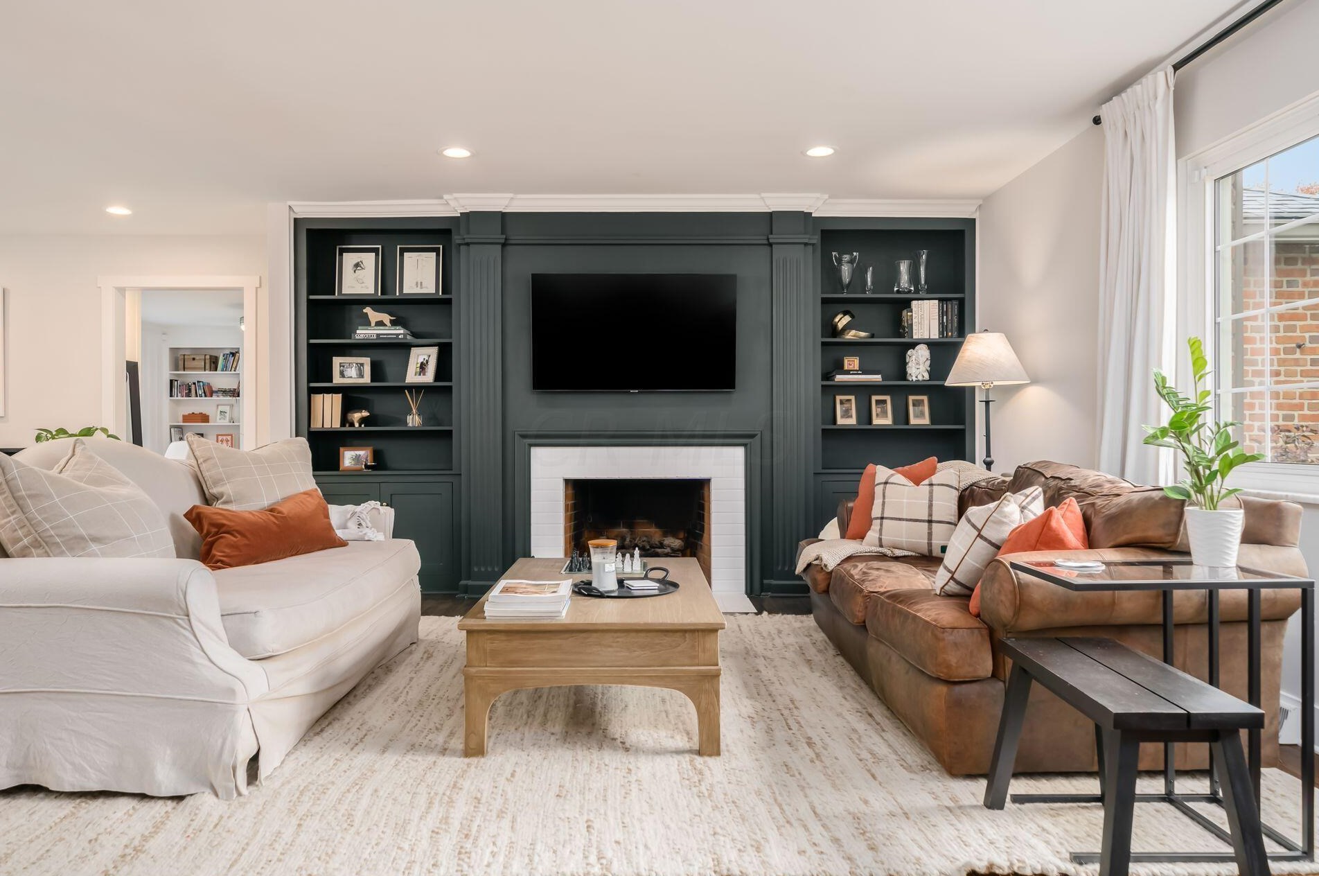 3871 Hillview Dr, Columbus OH 43220-4735 exterior