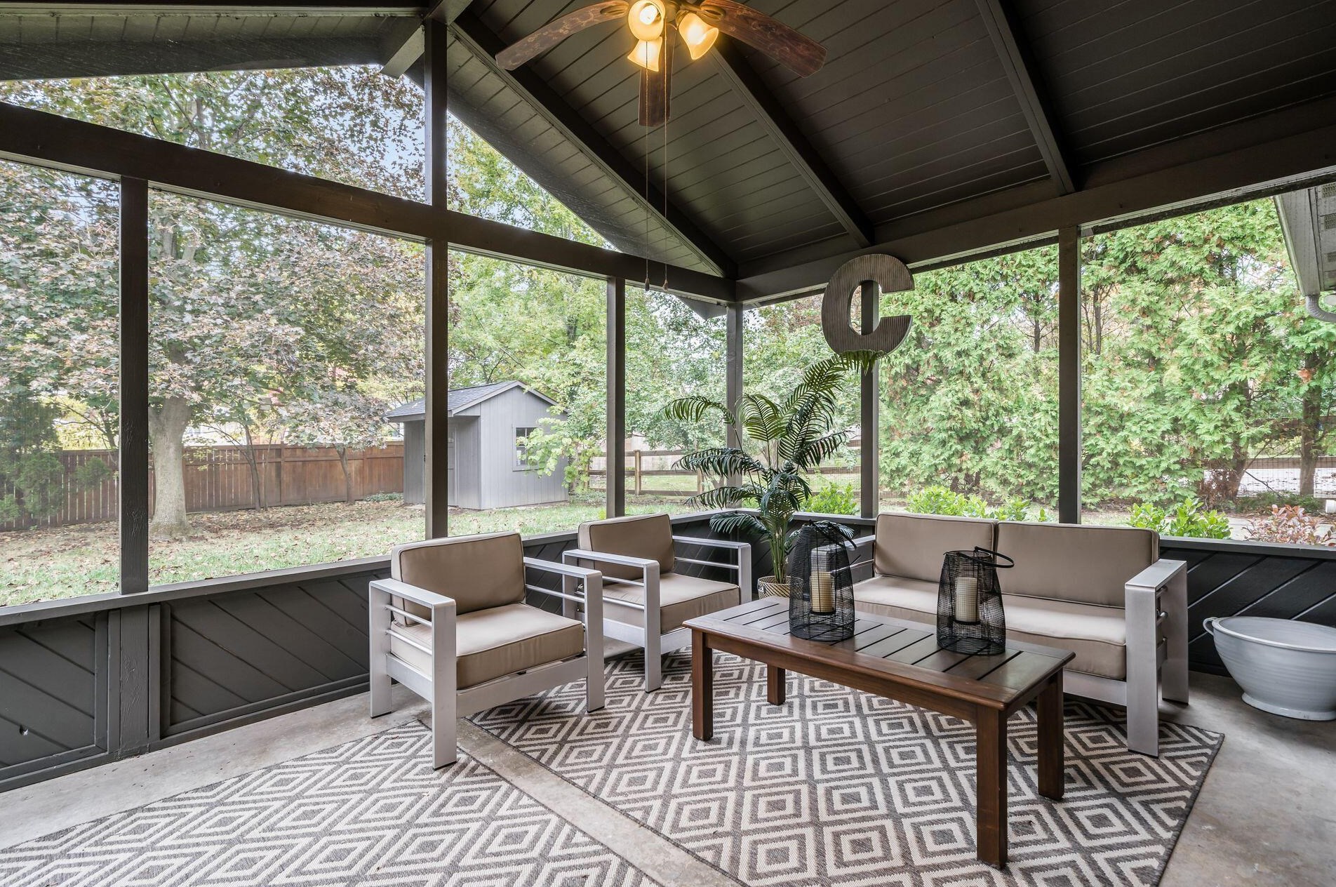 3871 Hillview Dr, Columbus OH 43220-4735 exterior