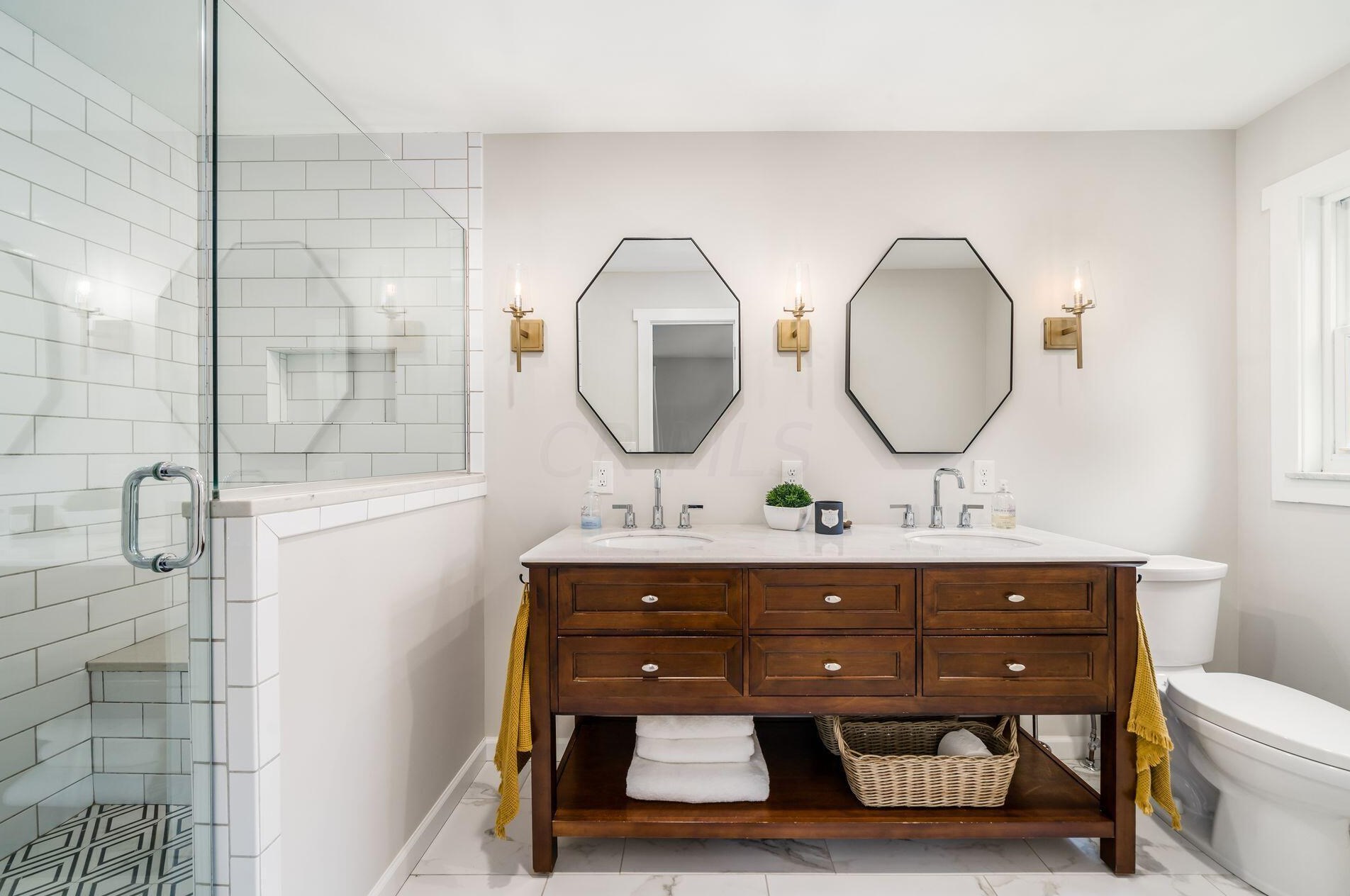 3871 Hillview Dr, Columbus OH 43220-4735 exterior