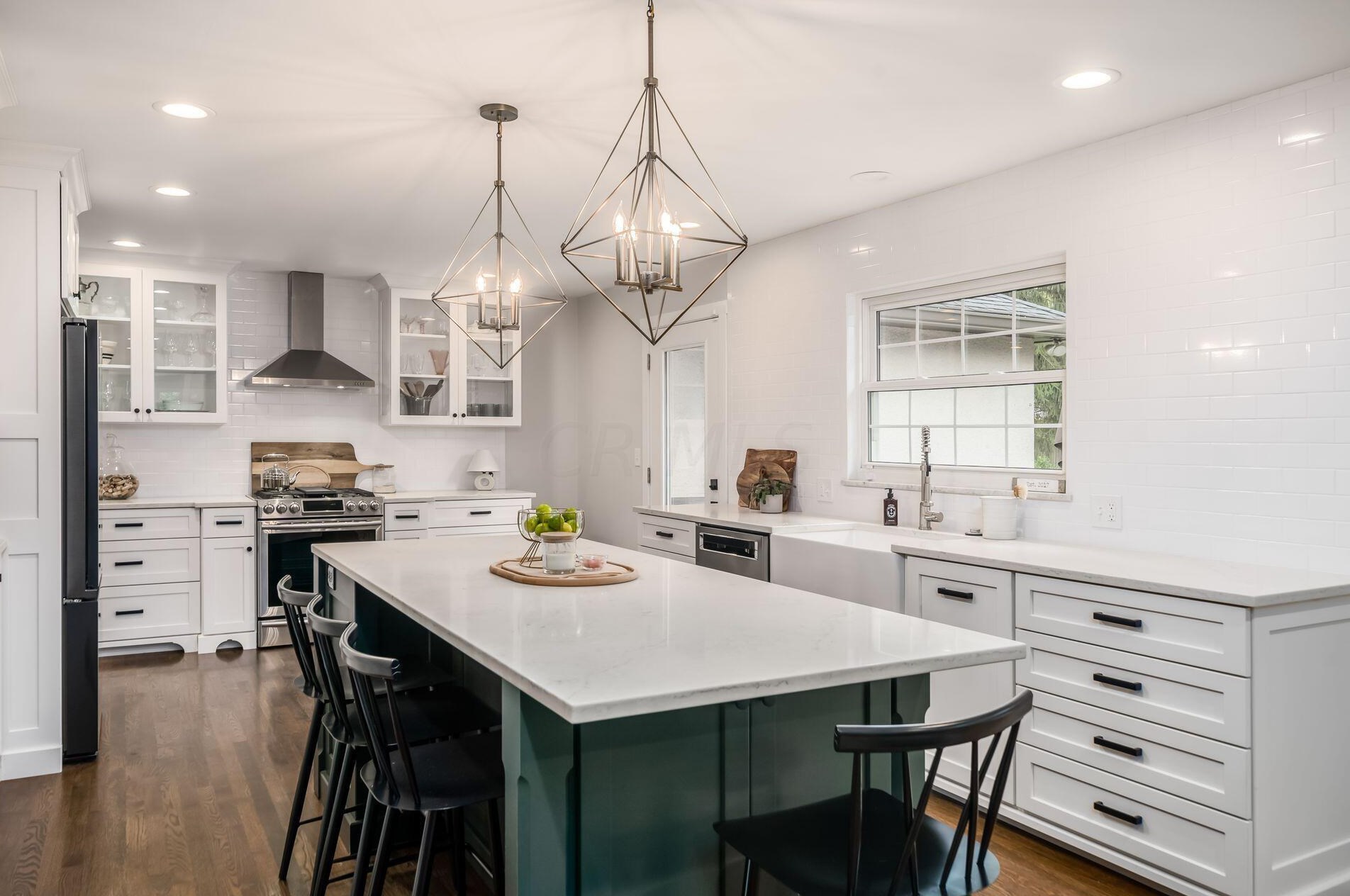 3871 Hillview Dr, Columbus OH 43220-4735 exterior