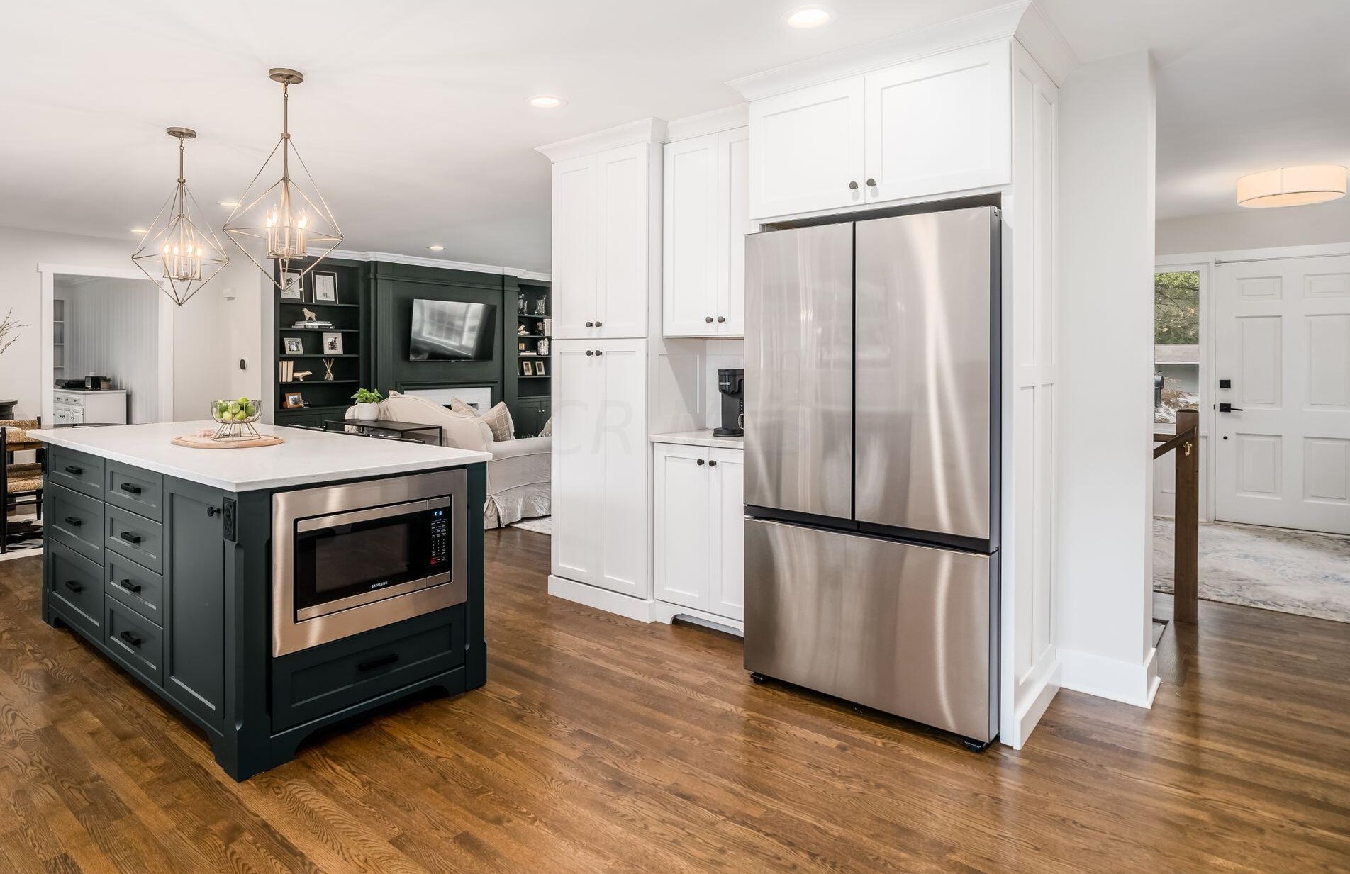 3871 Hillview Dr, Columbus OH 43220-4735 exterior