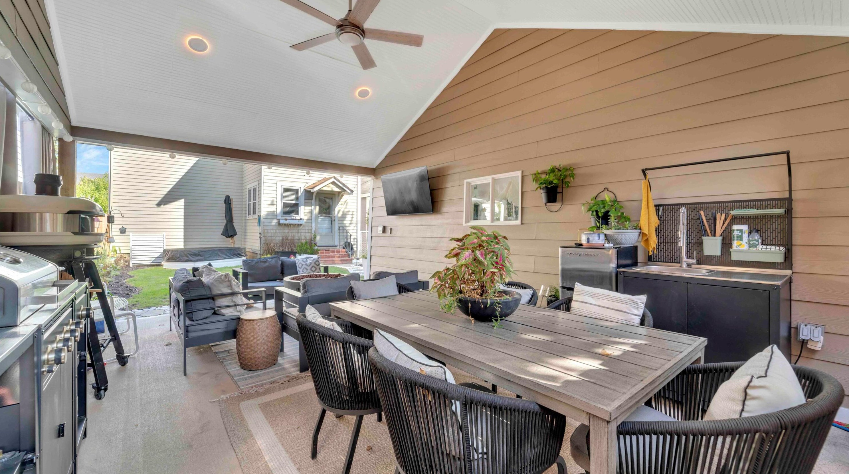 301 Markison Ave, Columbus OH 43207-1833 exterior