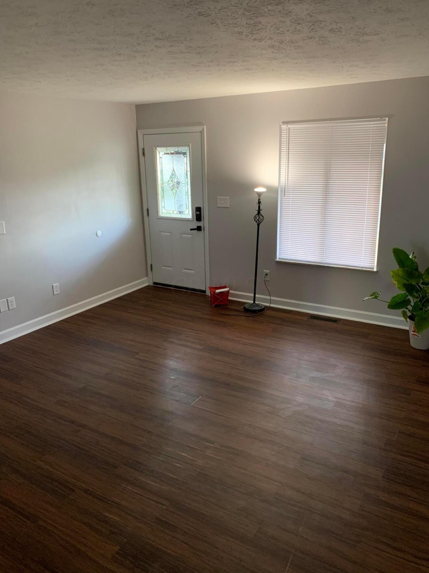 2908 Ronda Rd, Columbus OH  43232-5233 exterior