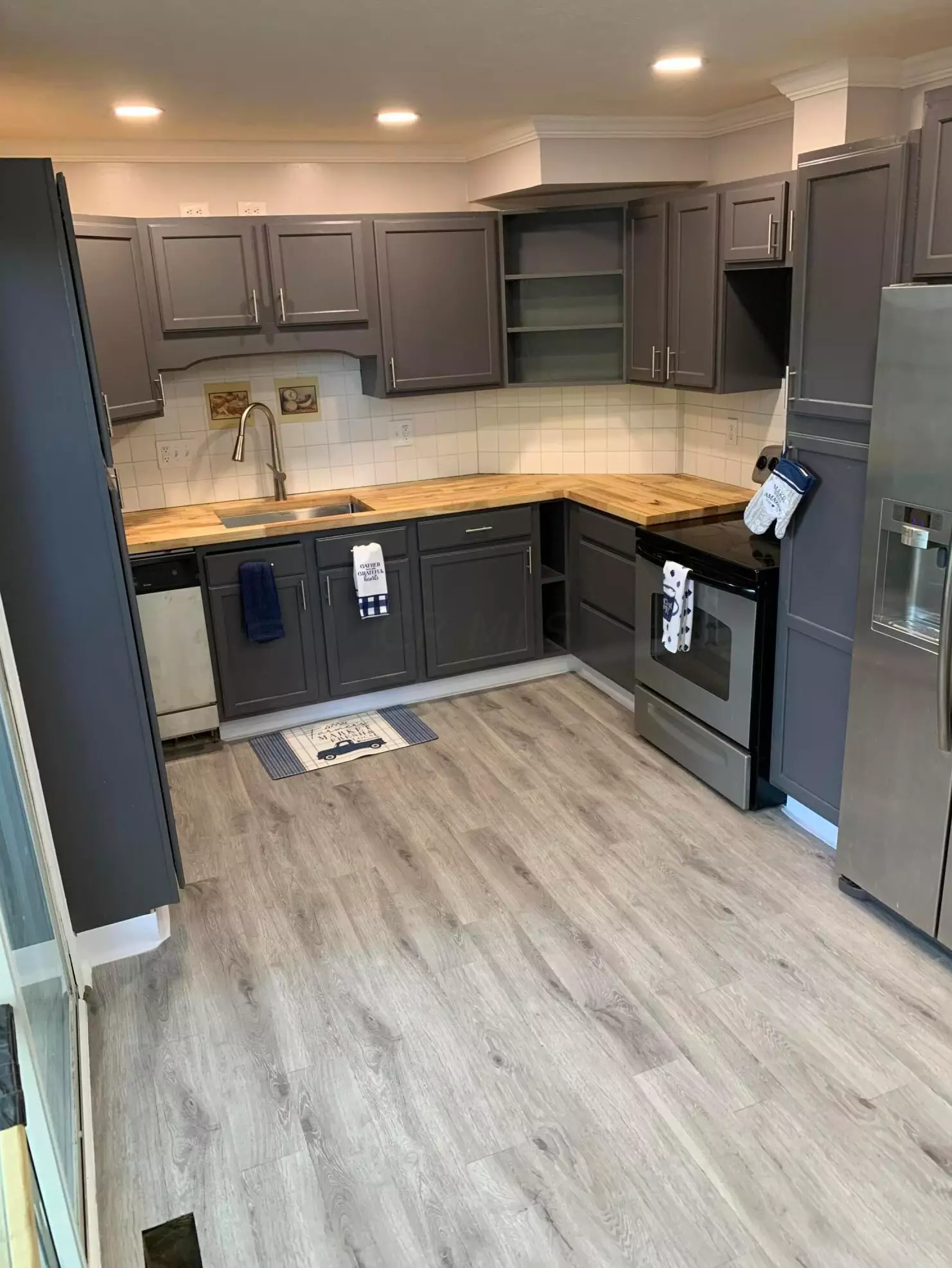 2908 Ronda Rd, Columbus OH  43232-5233 exterior