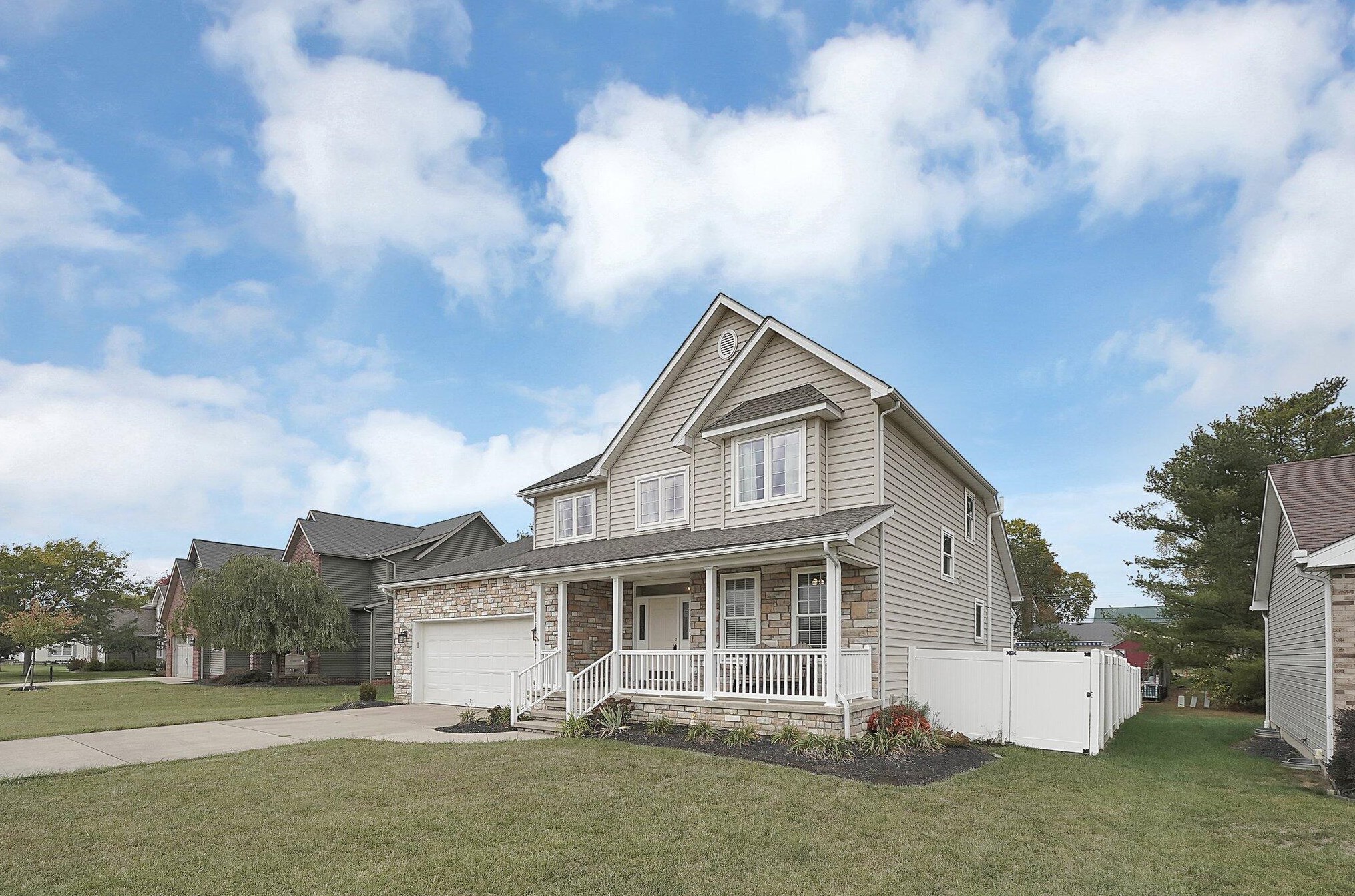 512 Chatham Ct, Circleville OH  43113-2309 exterior