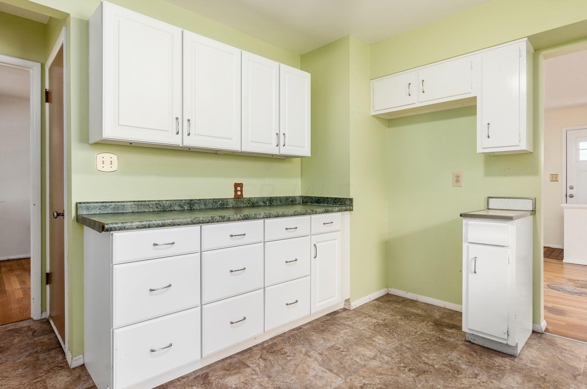 3589 Kenlawn St, Columbus OH 43224-3451 exterior