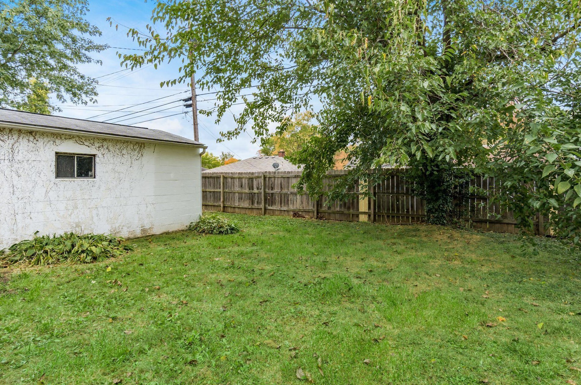 3589 Kenlawn St, Columbus OH 43224-3451 exterior