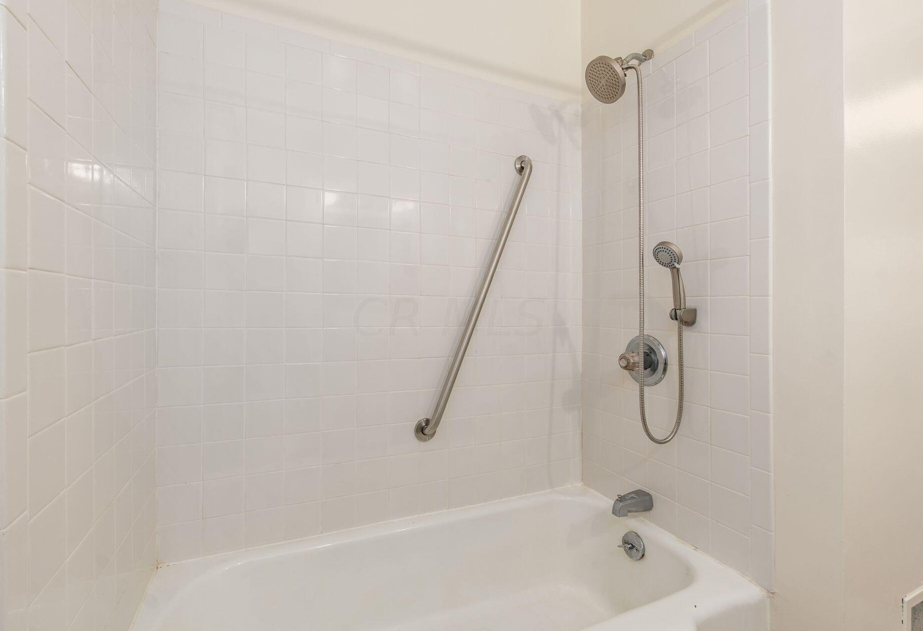 3589 Kenlawn St, Columbus OH 43224-3451 exterior