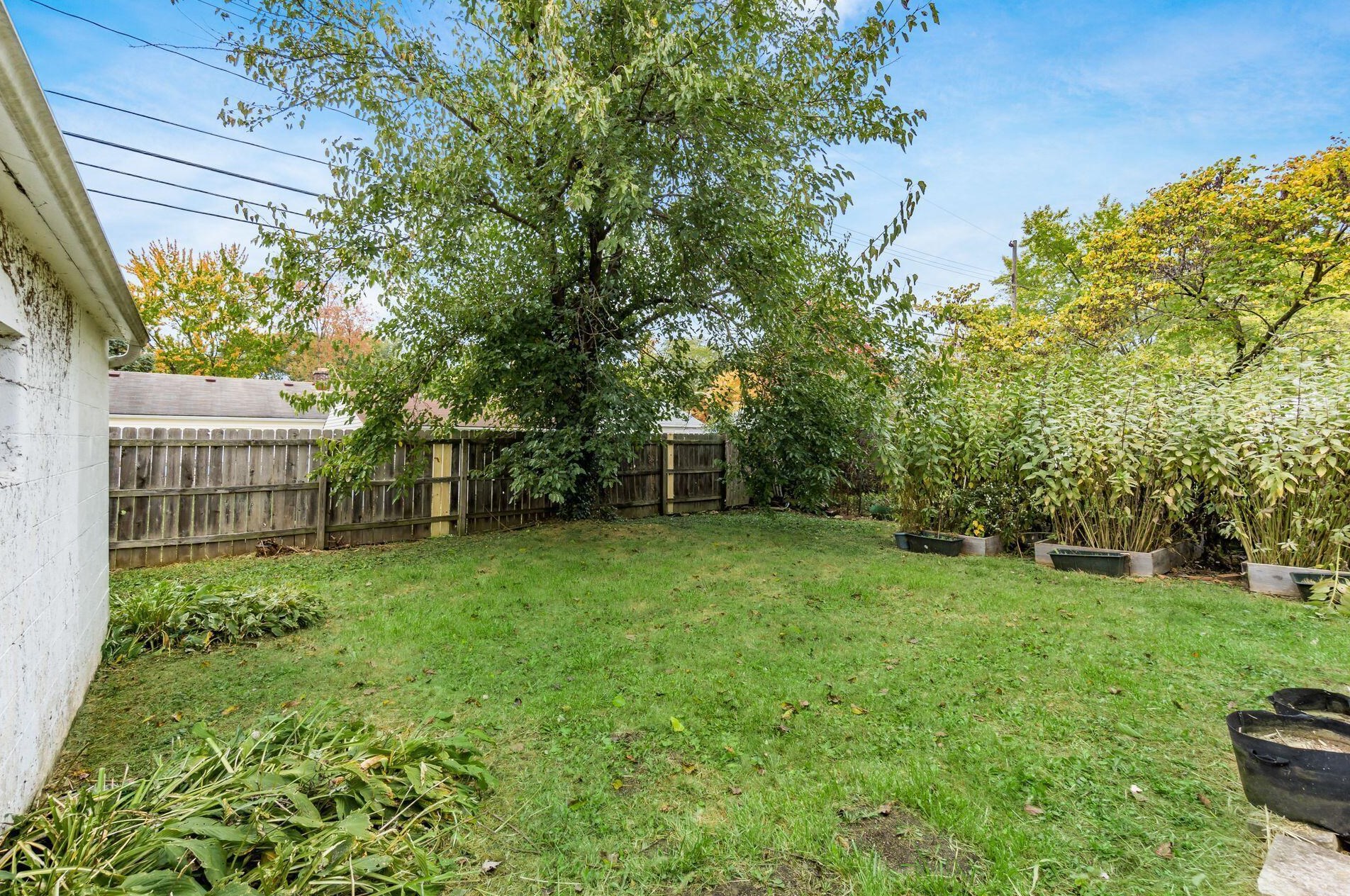 3589 Kenlawn St, Columbus OH 43224-3451 exterior