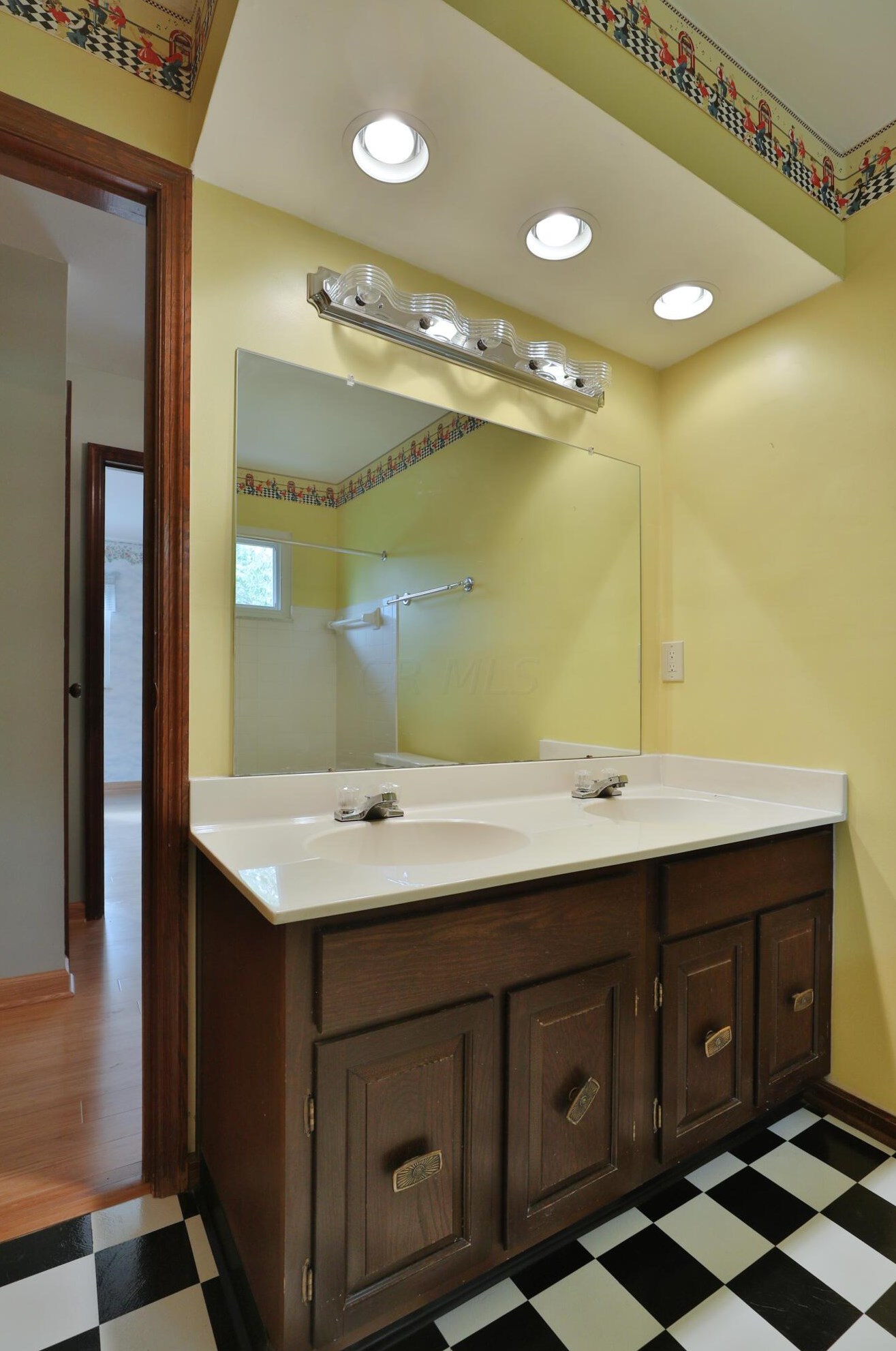 1606 Scottsdale Ave, Columbus OH 43235-2519 exterior