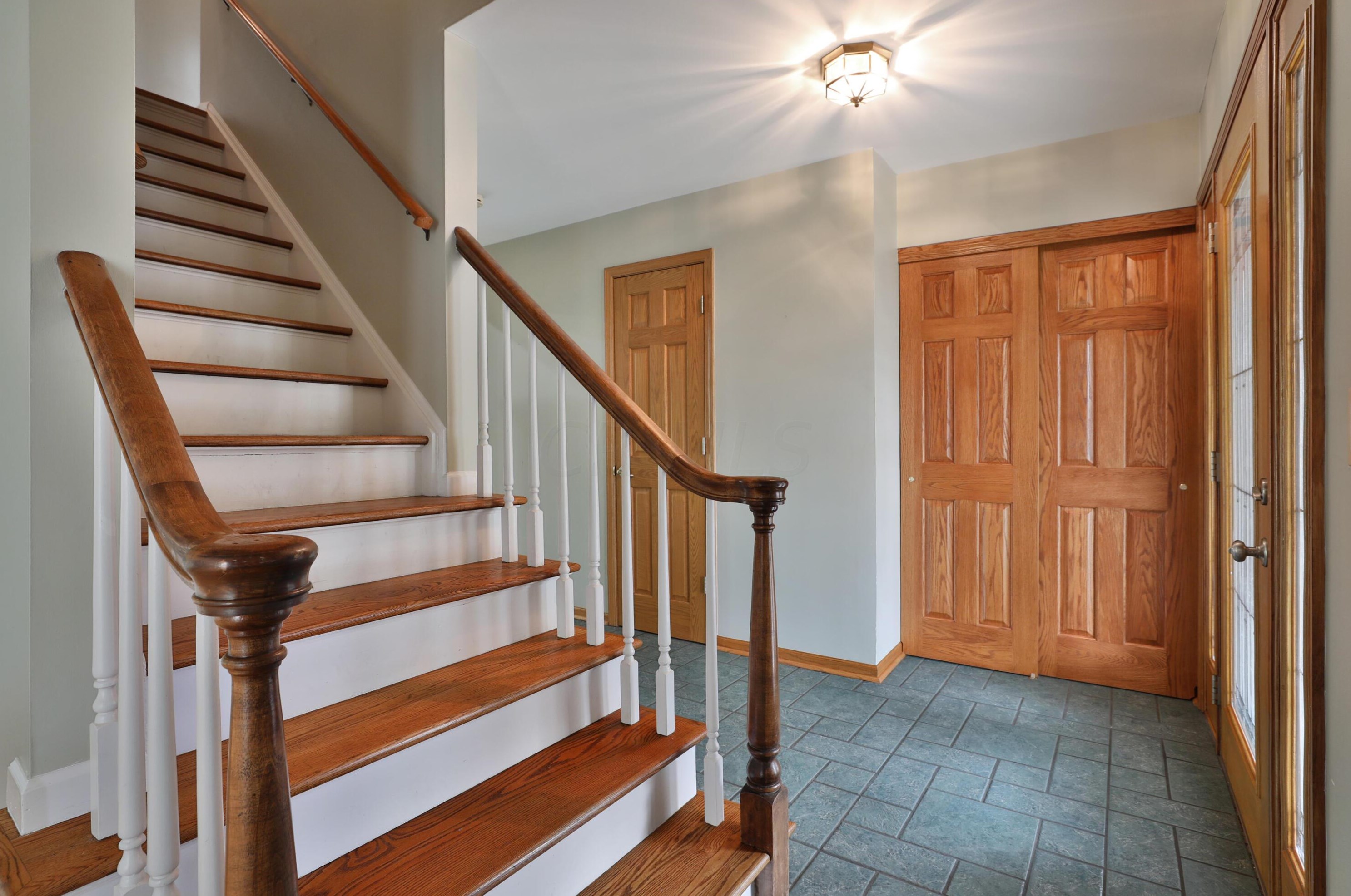 1606 Scottsdale Ave, Columbus OH 43235-2519 exterior