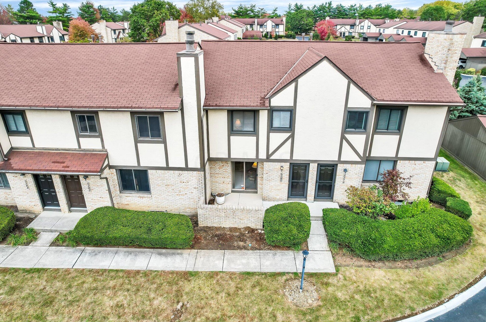 5280 Wood Run Blvd, Columbus OH 43220-7305 exterior