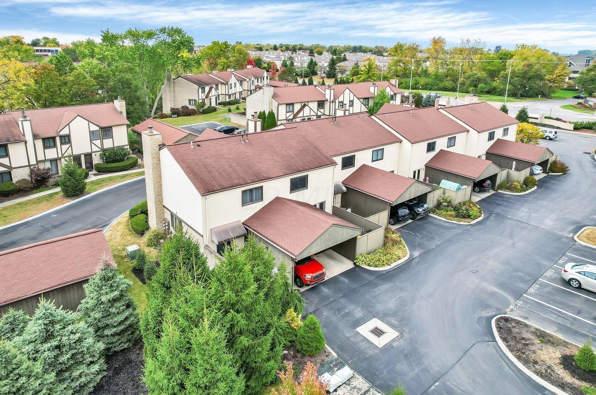 5280 Wood Run Blvd, Columbus OH 43220-7305 exterior