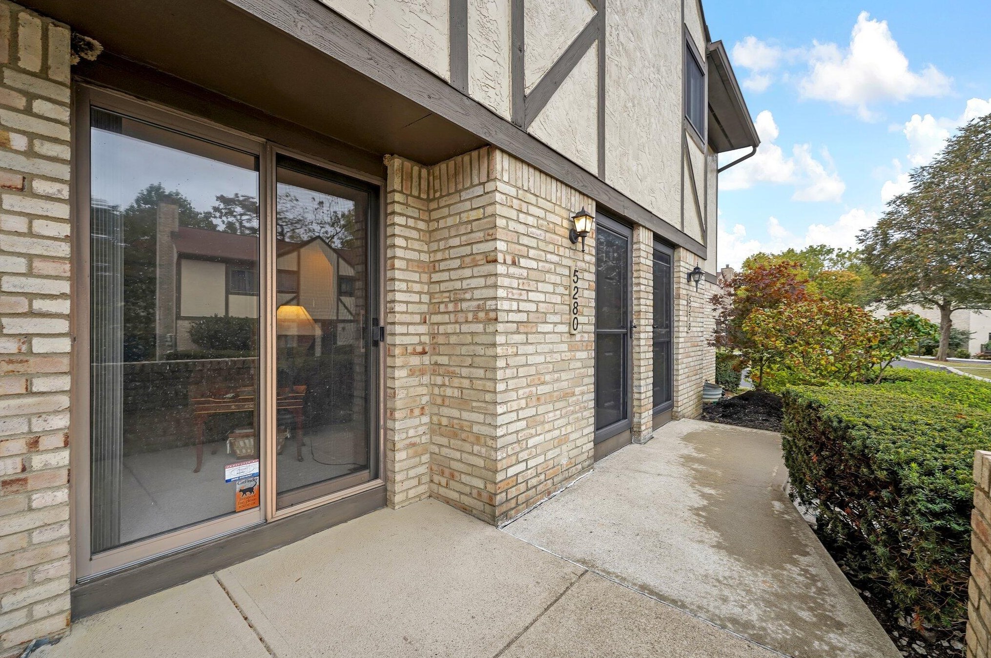 5280 Wood Run Blvd, Columbus OH 43220-7305 exterior