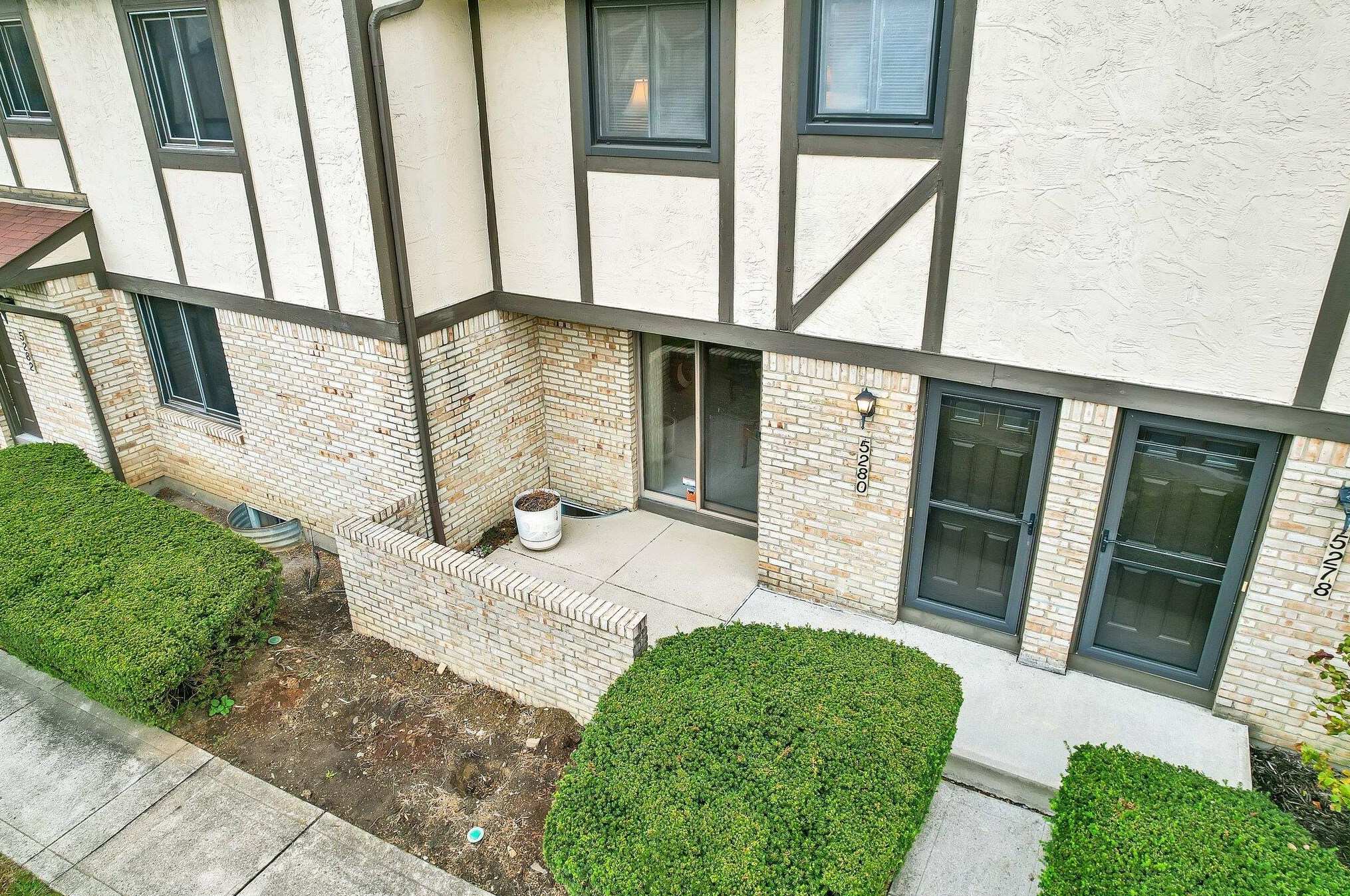 5280 Wood Run Blvd, Columbus OH 43220-7305 exterior