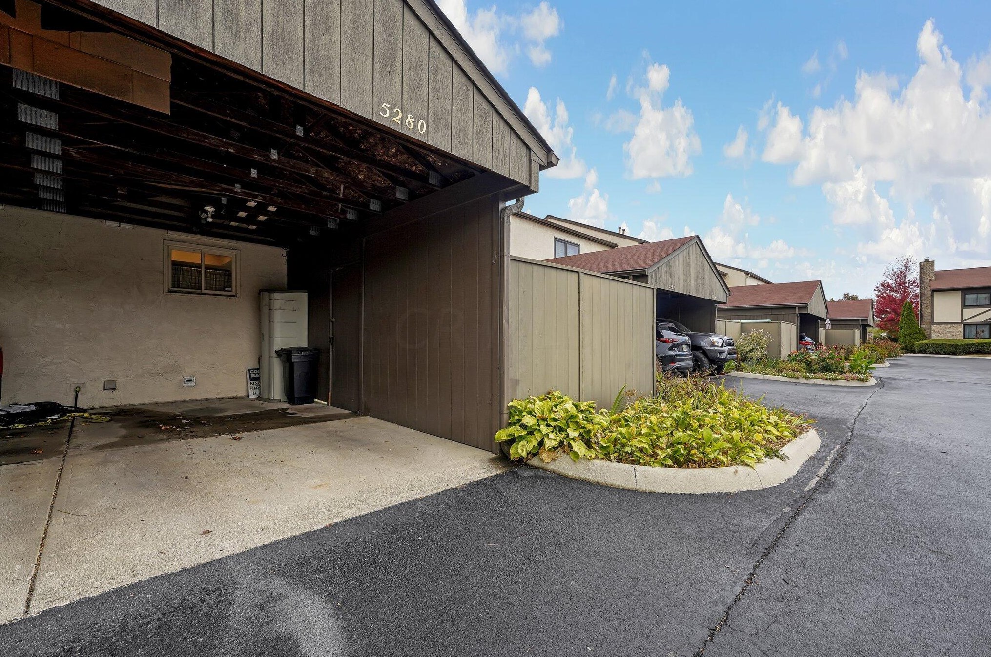 5280 Wood Run Blvd, Columbus OH 43220-7305 exterior